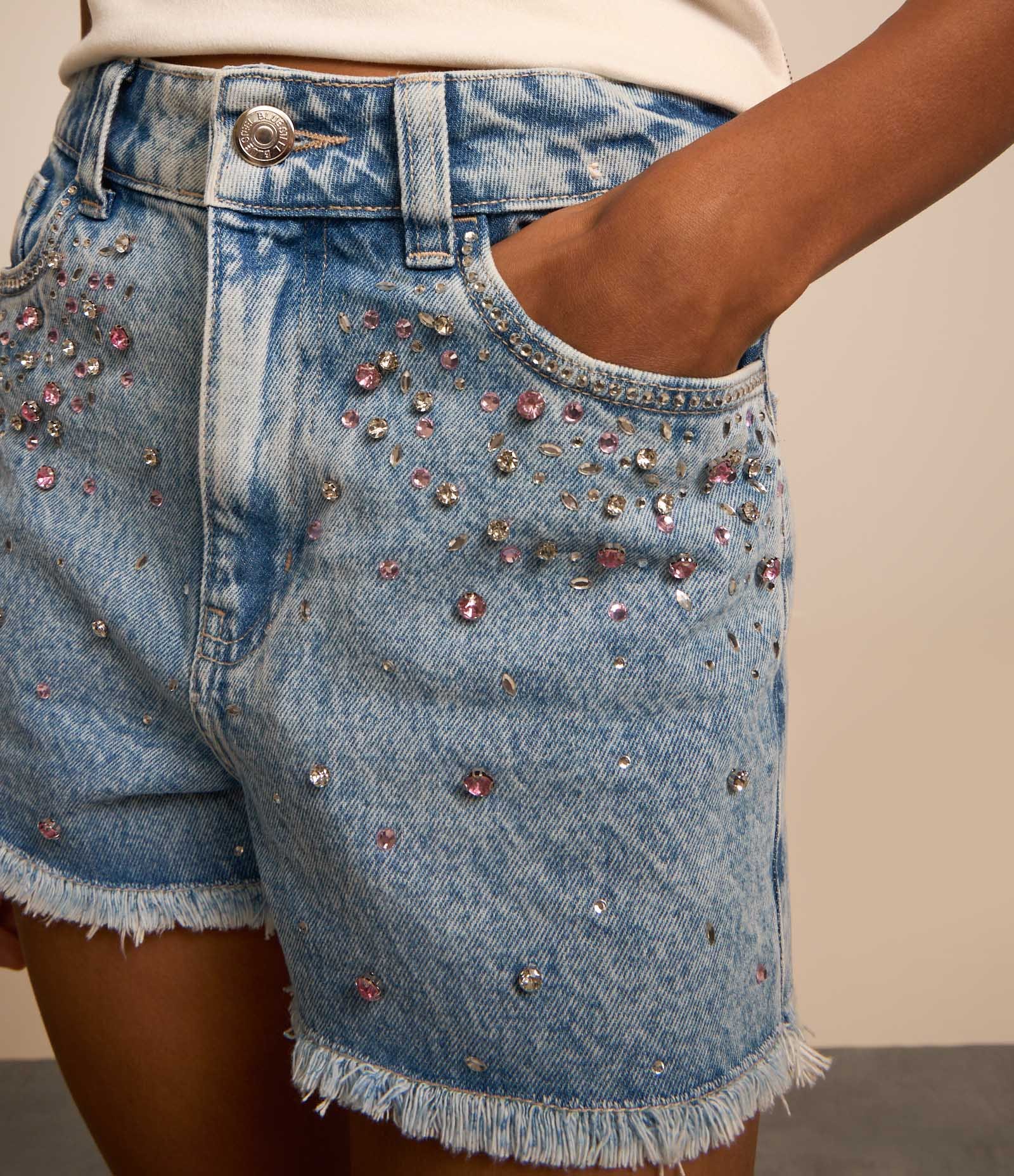 Short Slim Cintura Alta em Jeans com Pedrinhas Aplicadas Azul 4