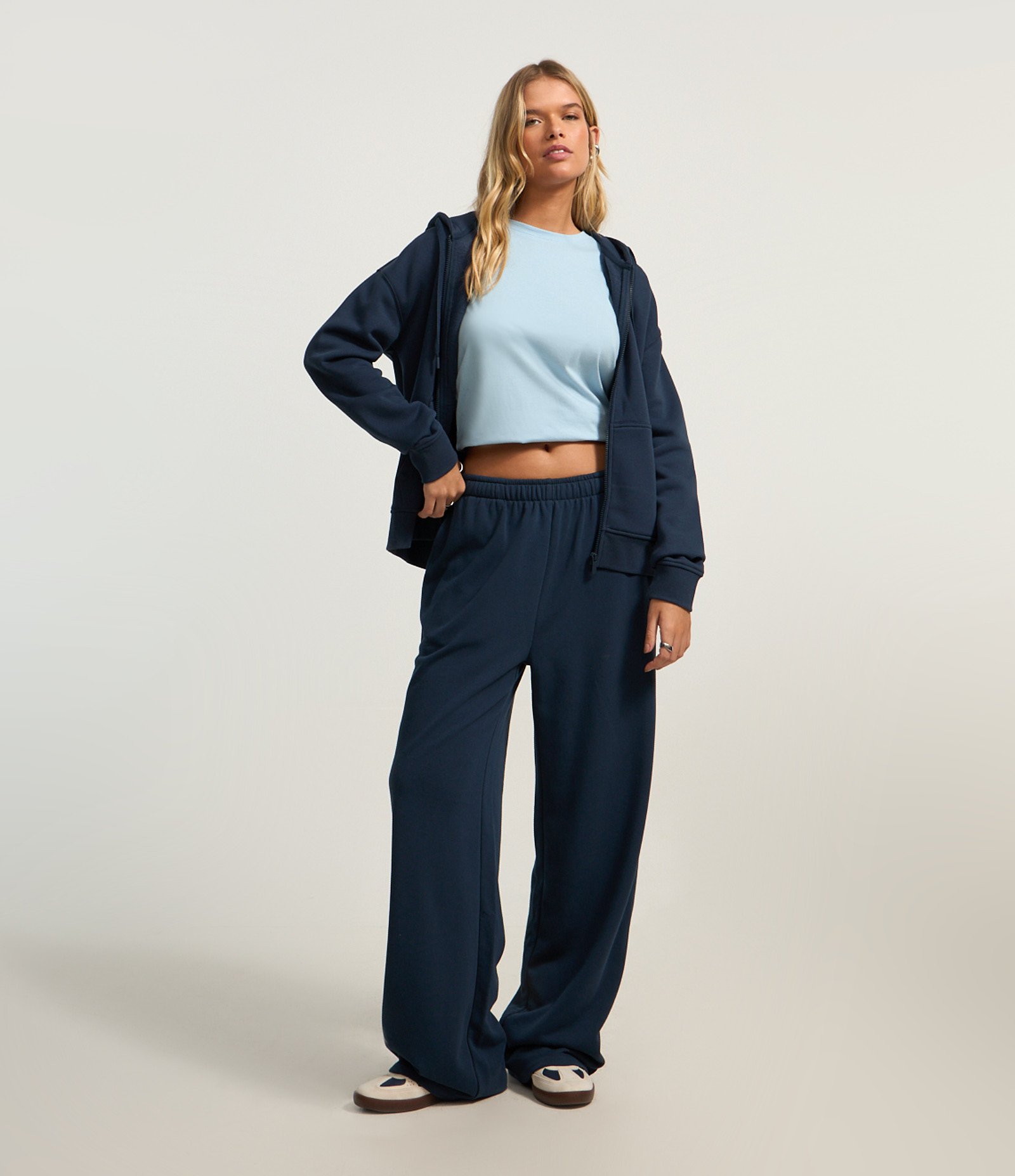 Calça Reta em Moletom com Amarração Interna na Cintura Azul Marinho 1