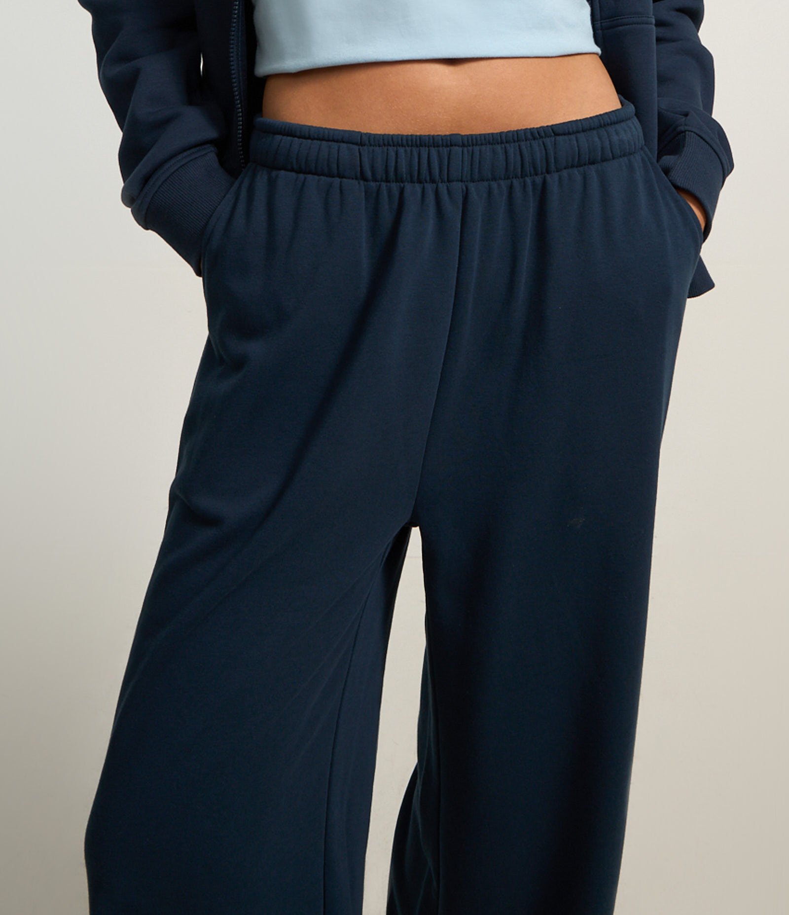 Calça Reta em Moletom com Amarração Interna na Cintura Azul Marinho 2