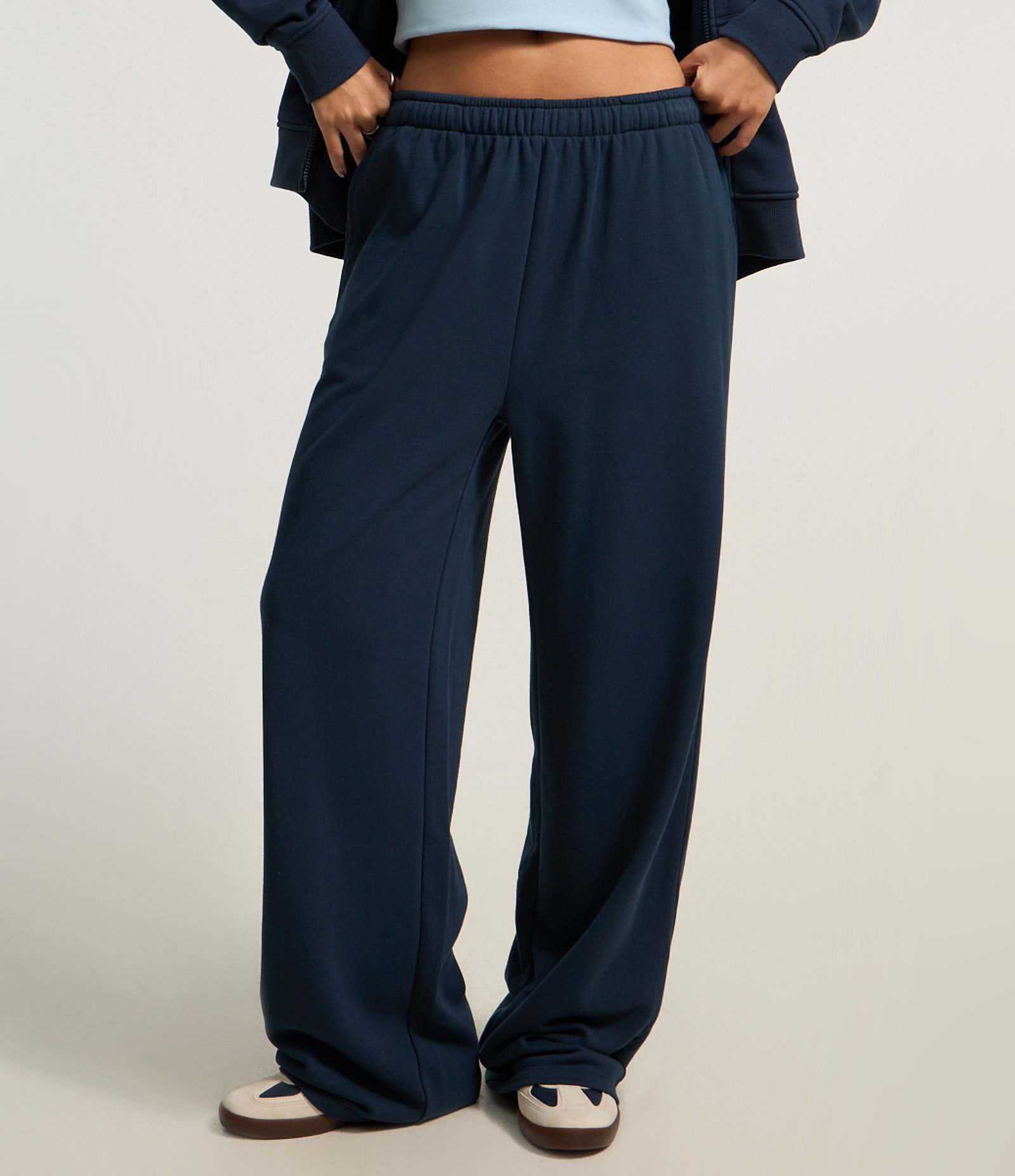 Calça Reta em Moletom com Amarração Interna na Cintura Azul Marinho 3