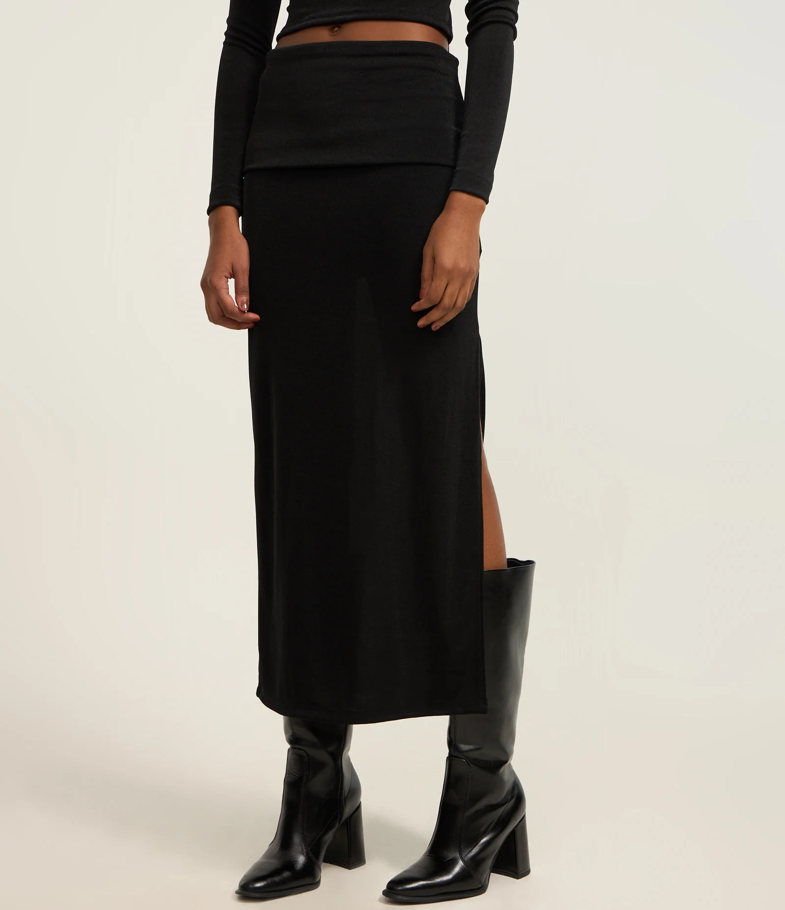Saia New Midi com Pala na Cintura Preto 3