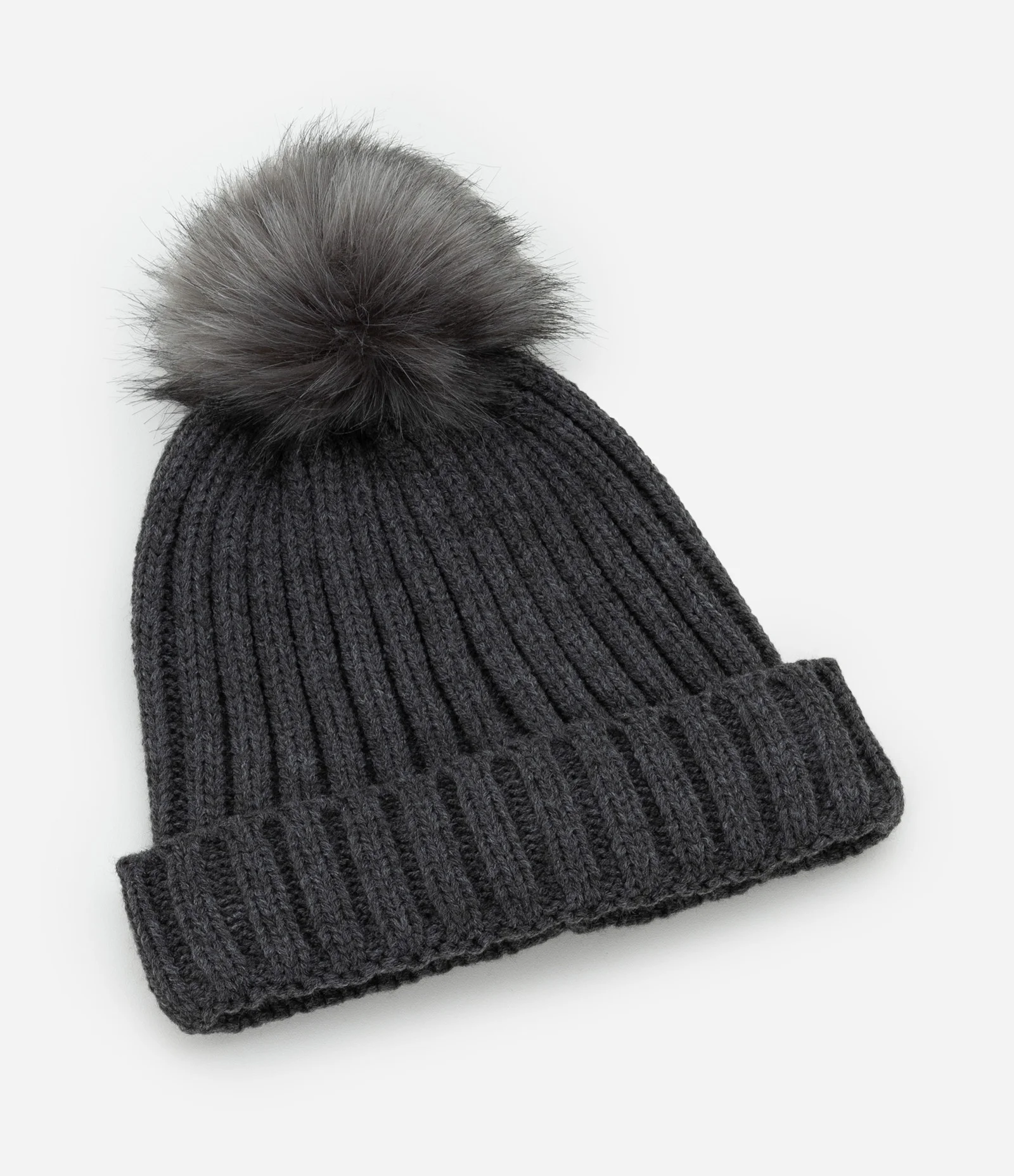 Touca em Tricô Básico com Pompom Cinza 1