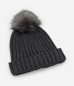 Touca em Tricô Básico com Pompom