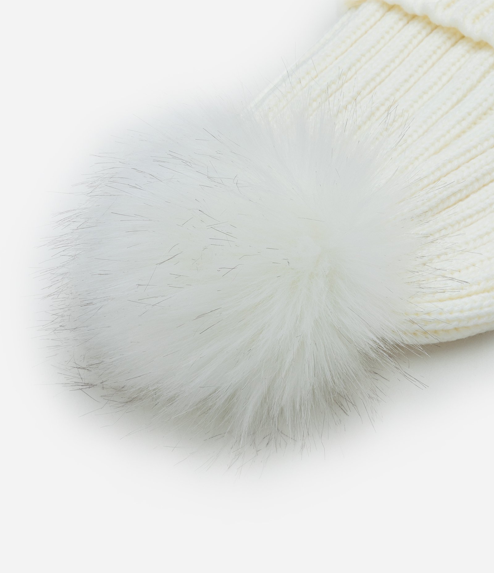 Touca em Tricô Básico com Pompom Branco 2