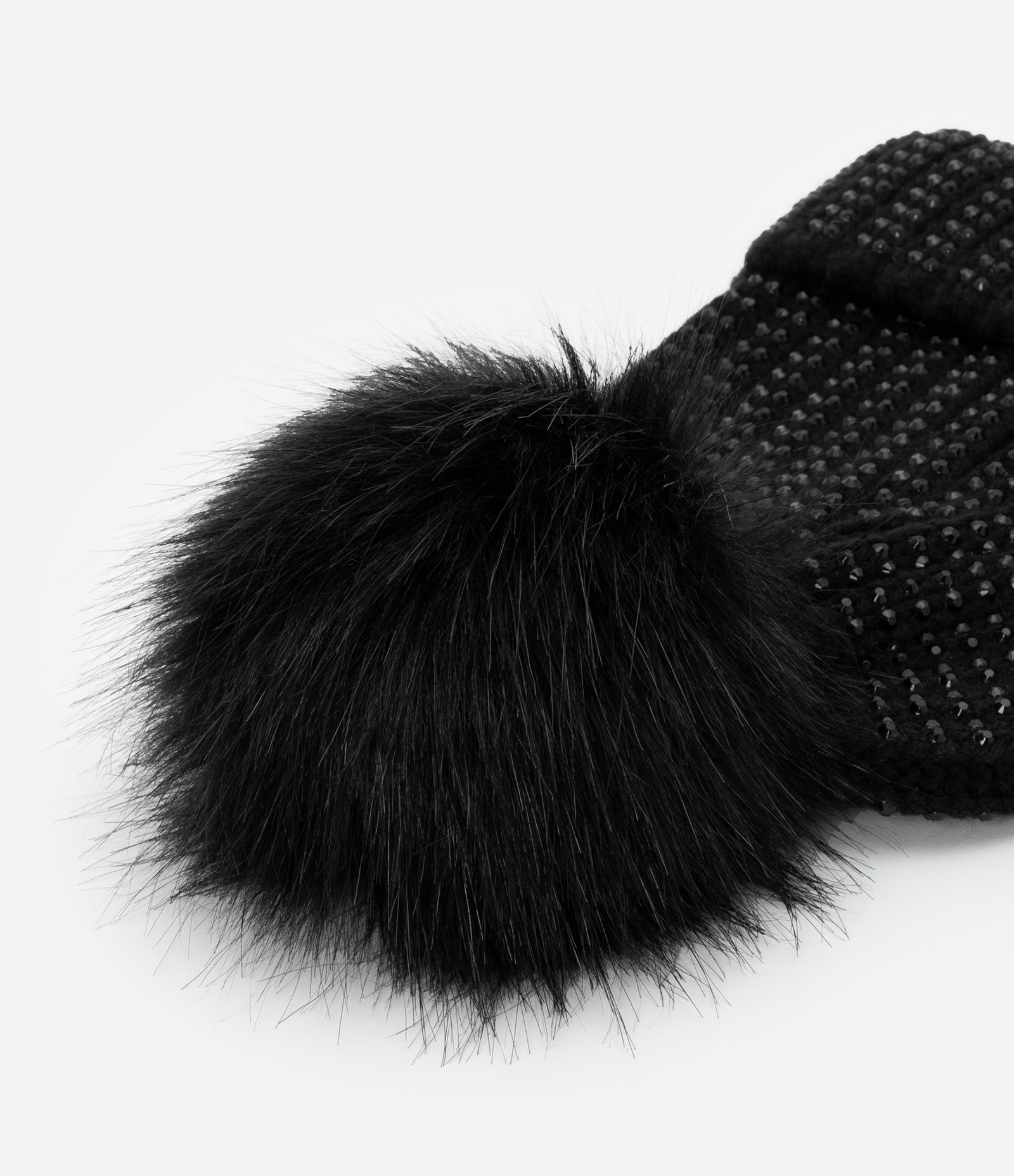 Touca em Tricô com Brilhos e Pompom Preto 3