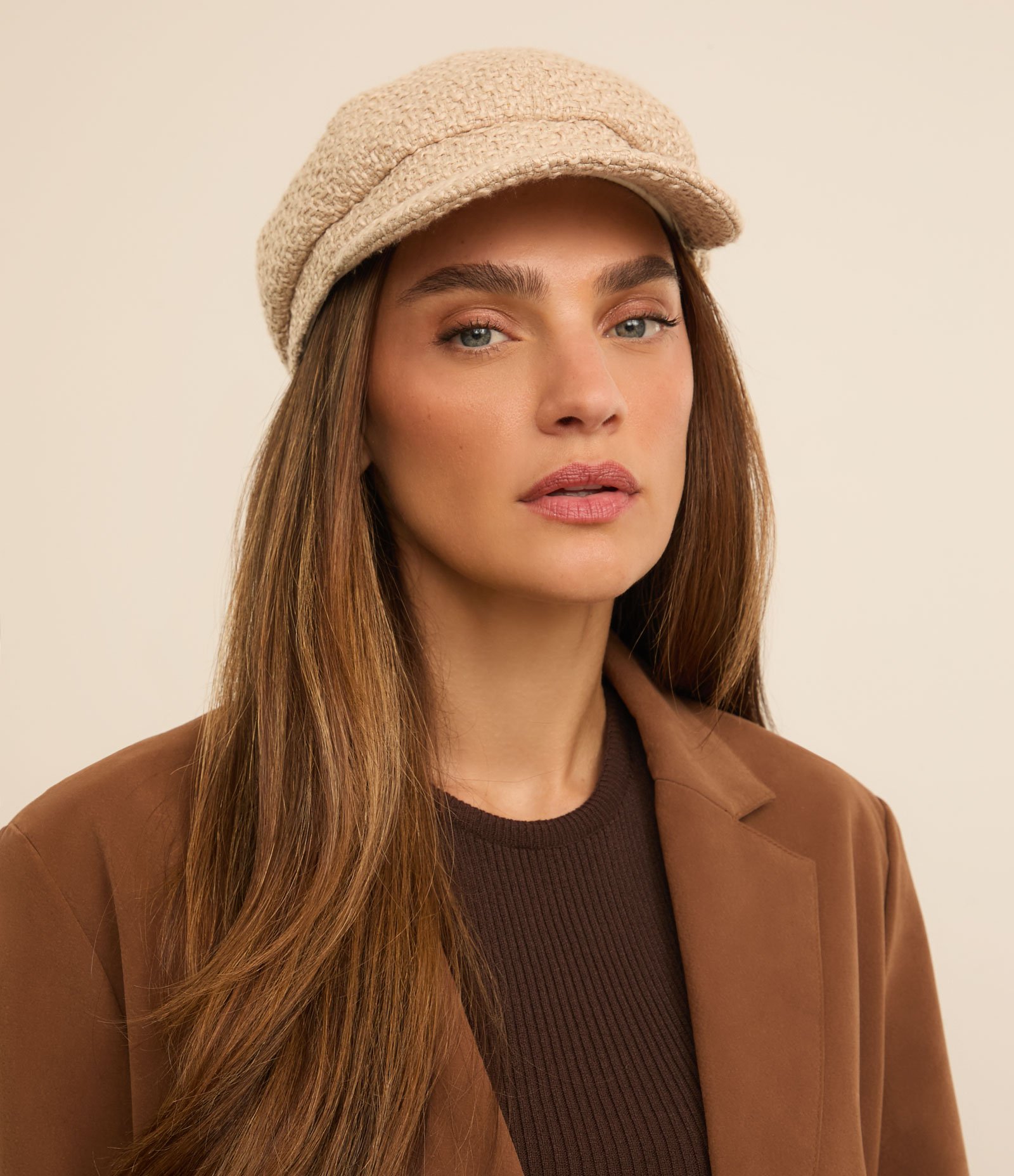 Boina em Tweed com Aba Curva Bege 1