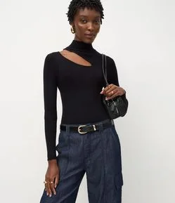 Blusa Canelada em Tricô com Vazado no Ombro