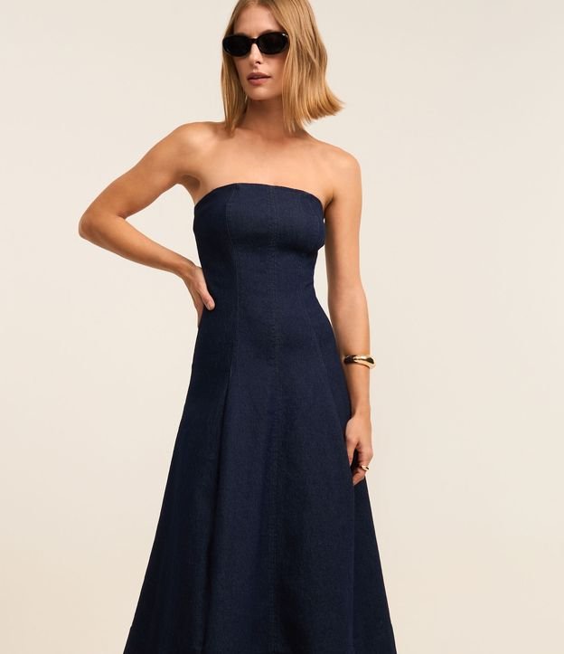 Vestido Evasê New Midi em Jeans Tomara Que Caia