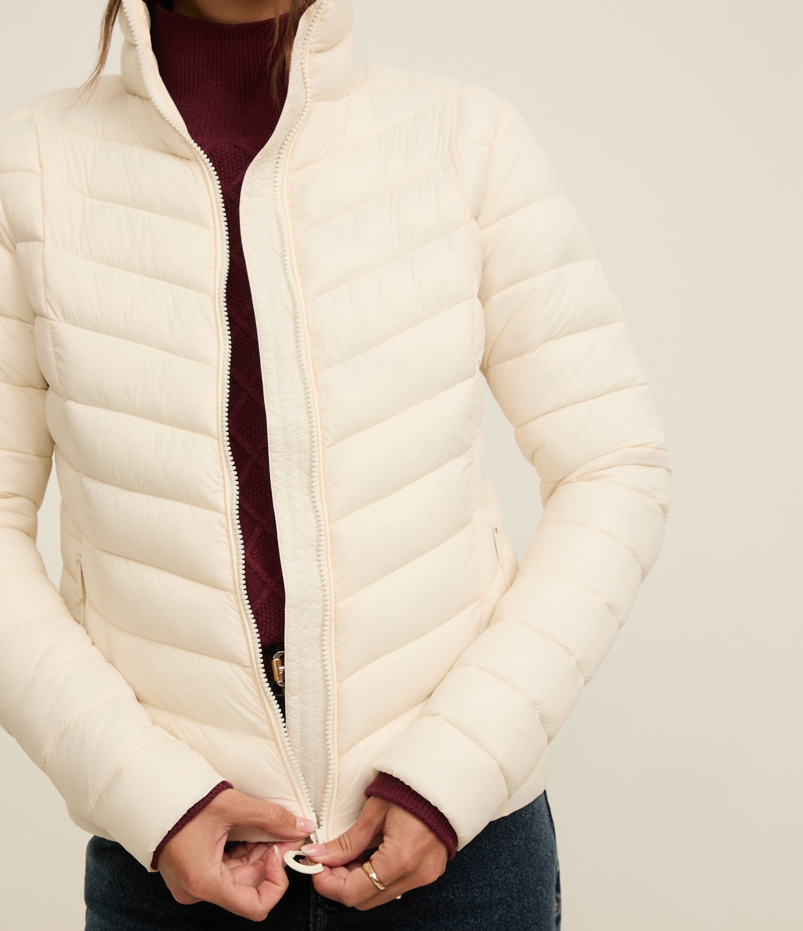 Jaqueta Puffer Ultra Leve em Poliamida com Saquinho de Guardar Bege 3