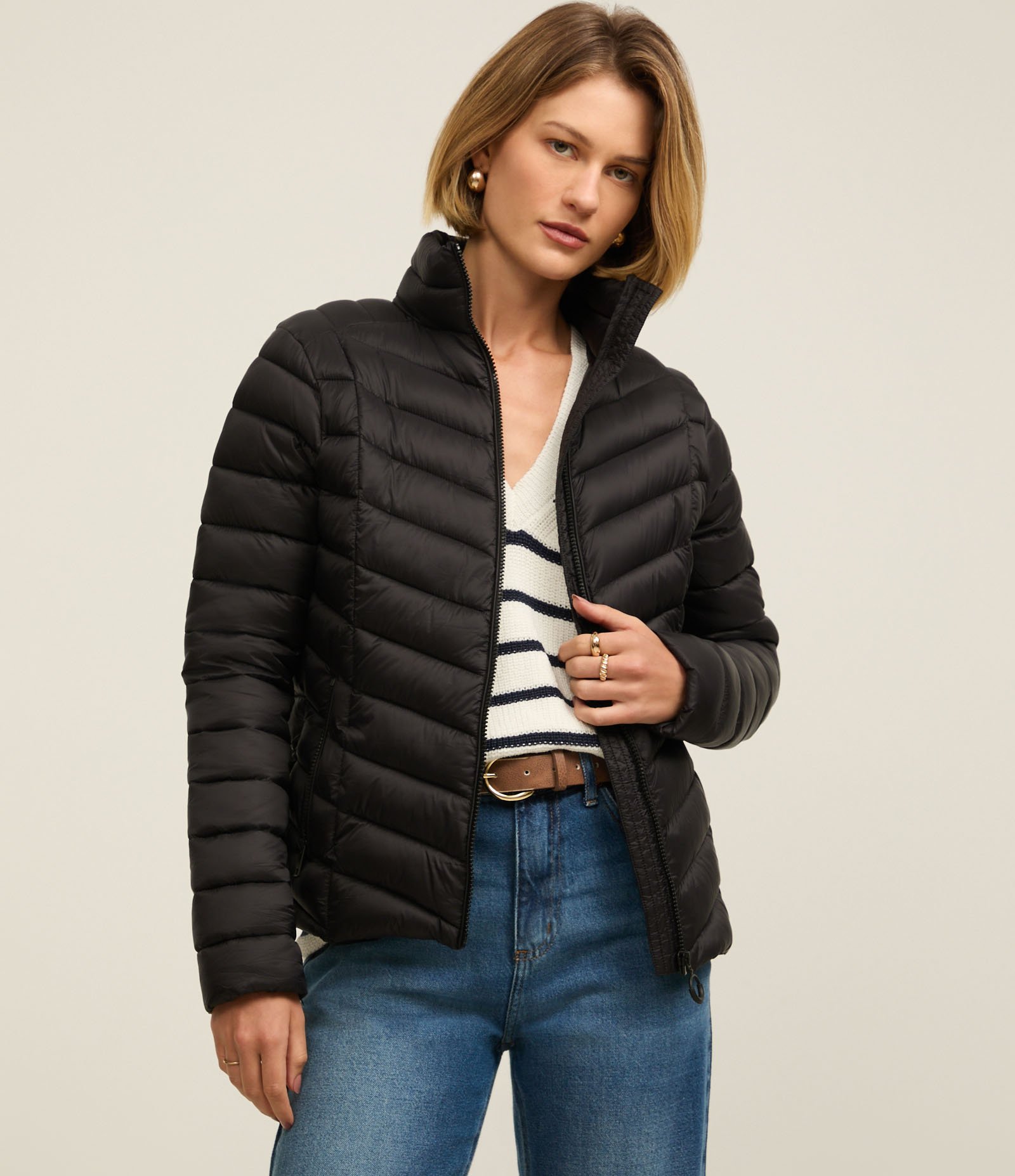 Jaqueta Puffer Ultra Leve em Poliamida com Saquinho de Guardar Preto 1