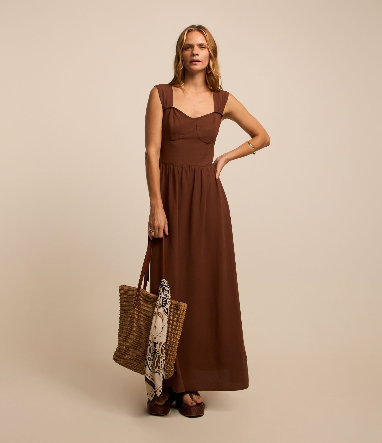 Vestido Evasê Midi em Viscose e Linho com Laço nas Costas Marrom 2