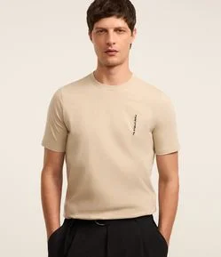 Camiseta Slim em Algodão com Estampa Lettering Vertical