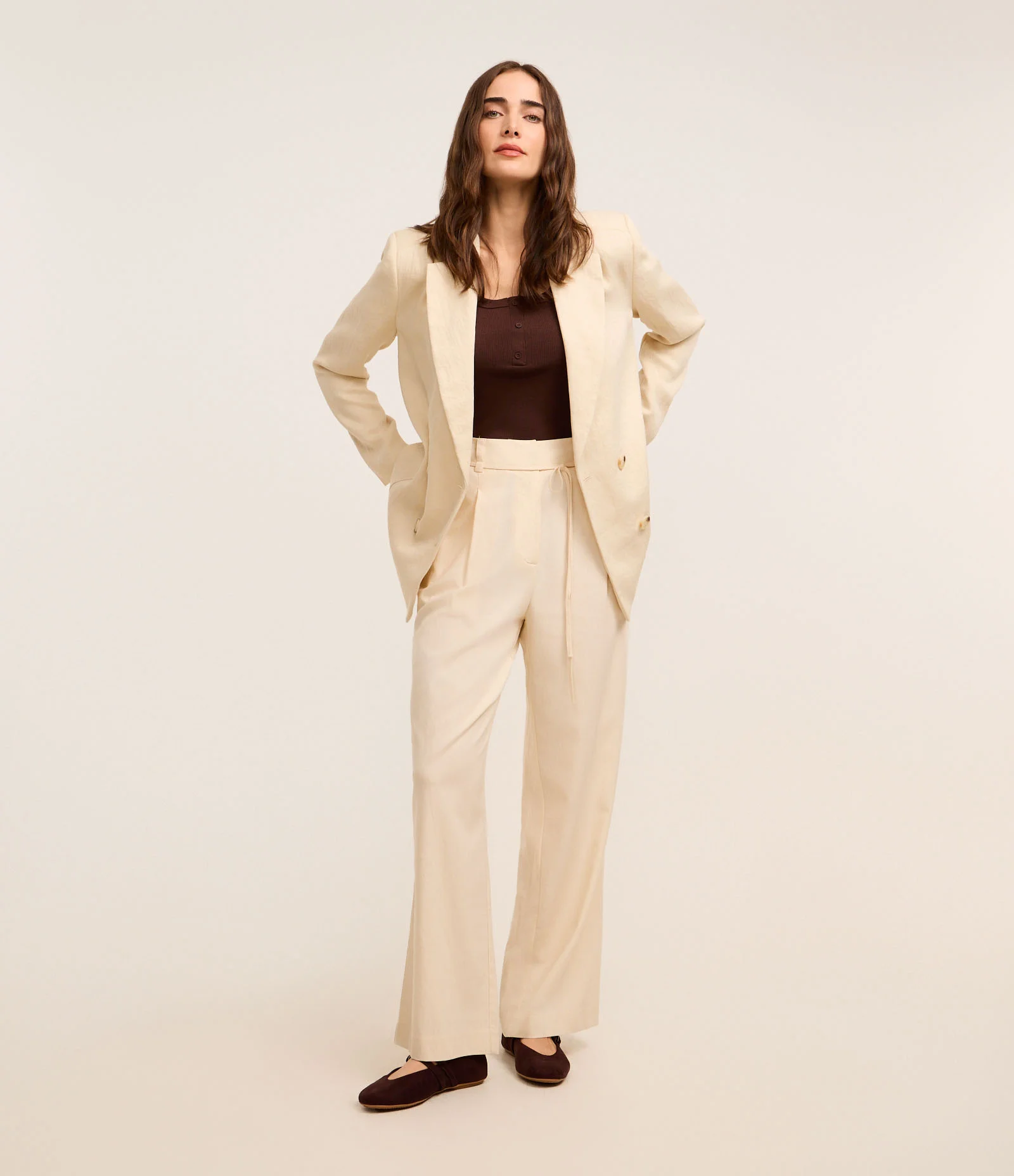 Calça Wide Leg Cintura Alta em Viscolinho com Cinto Bege 1