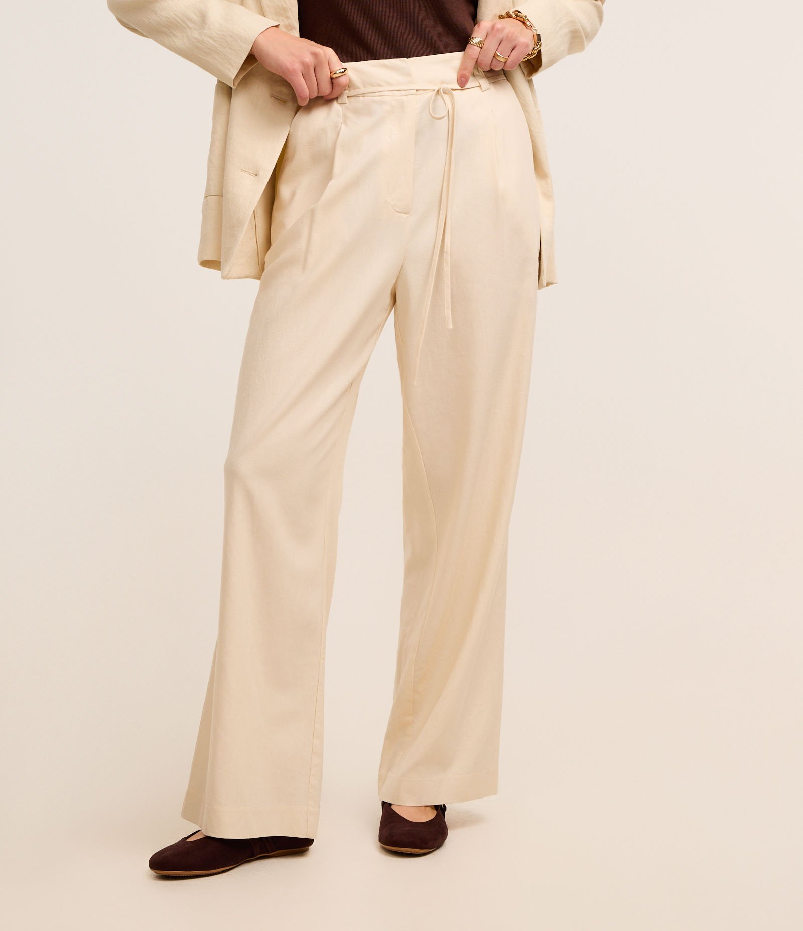 Calça Wide Leg Cintura Alta em Viscolinho com Cinto Bege 3