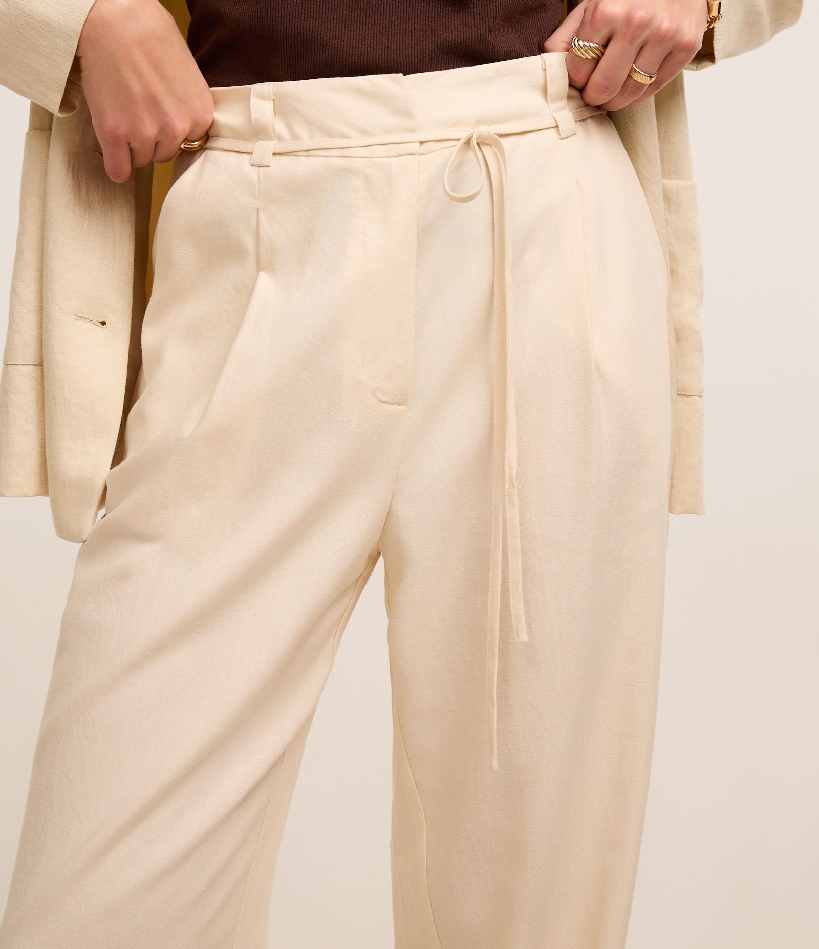 Calça Wide Leg Cintura Alta em Viscolinho com Cinto Bege 4