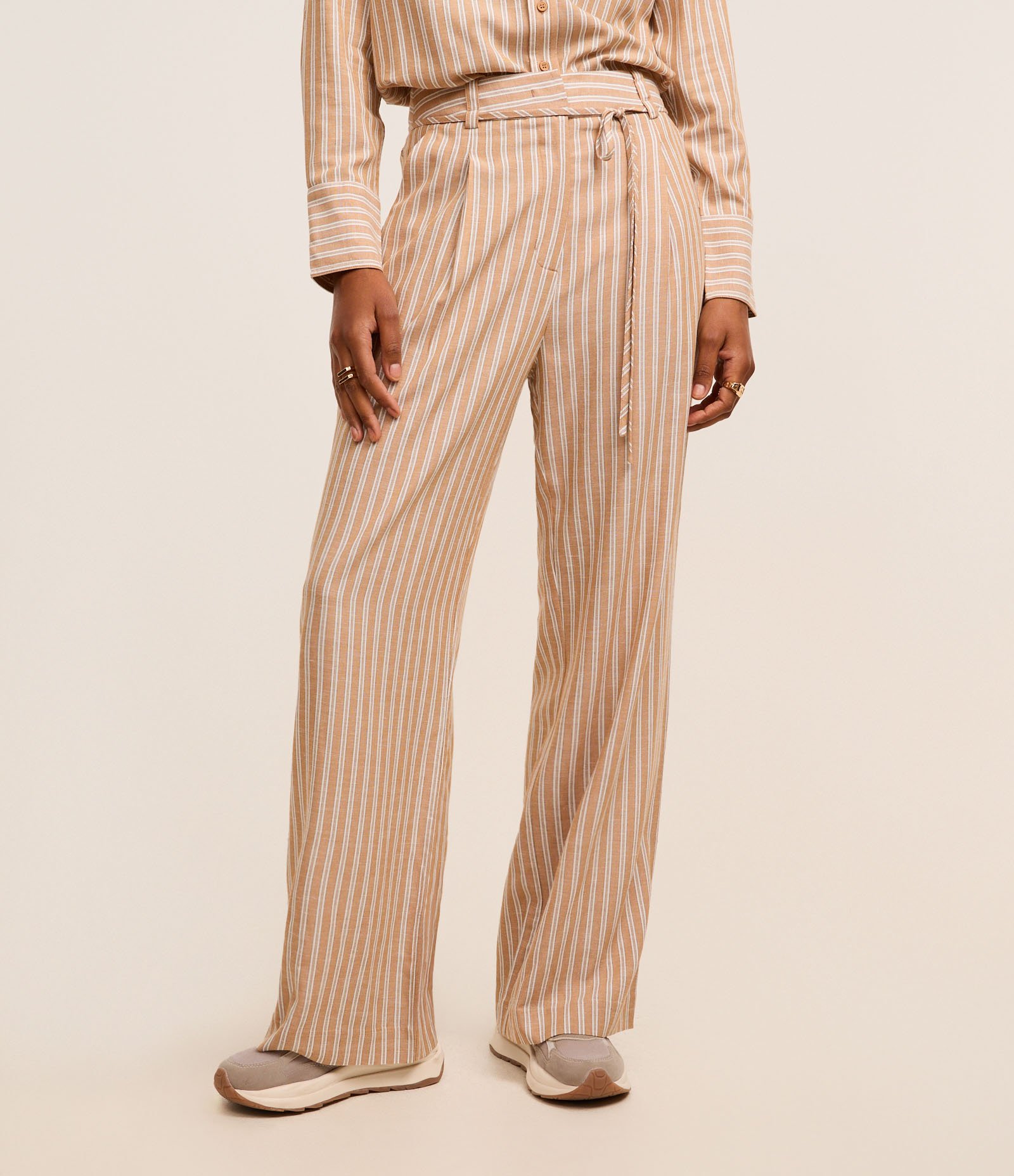 Calça Wide Leg em Viscolinho Listrado com Amarração Marrom 3