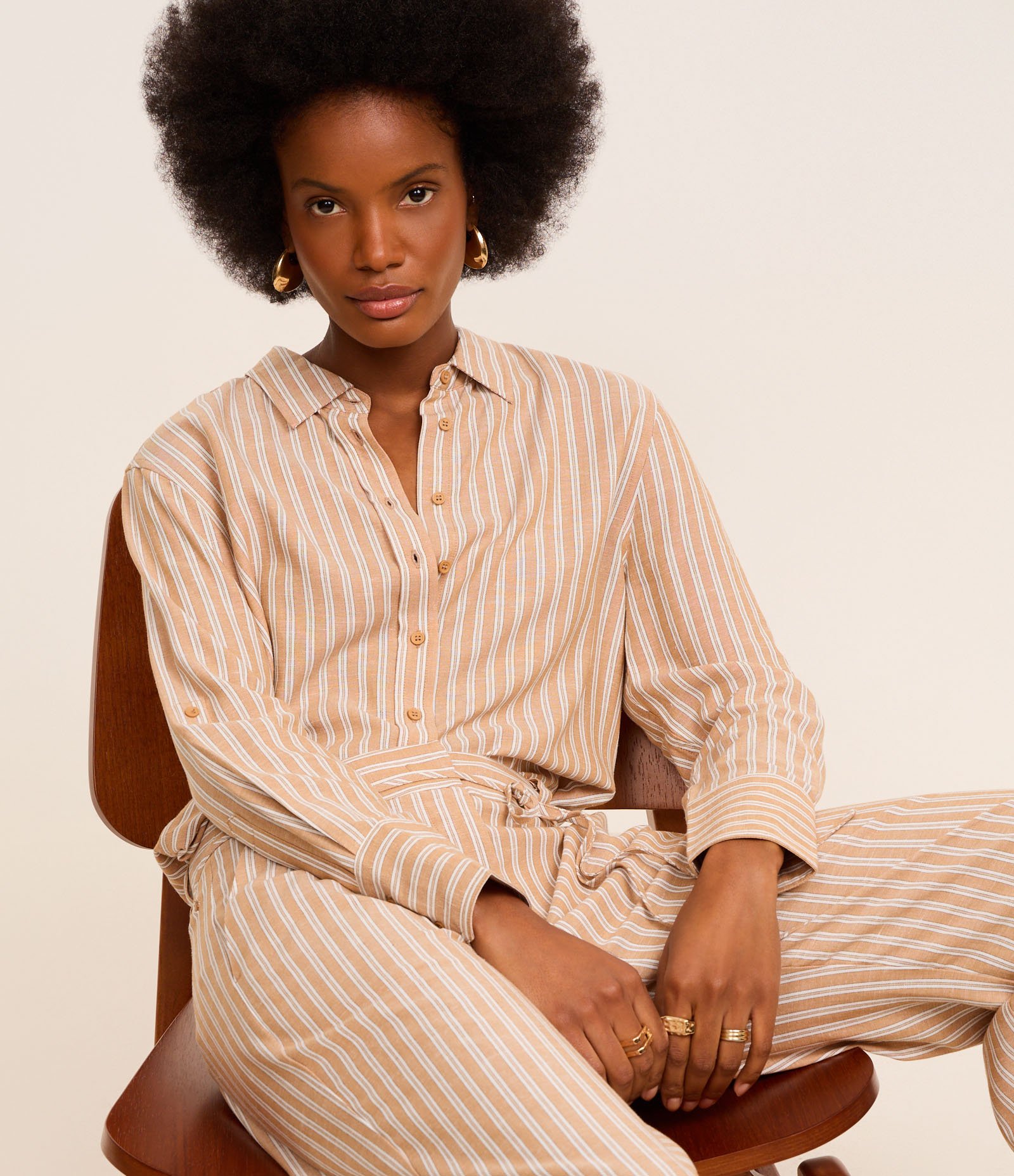 Calça Wide Leg em Viscolinho Listrado com Amarração Marrom 6