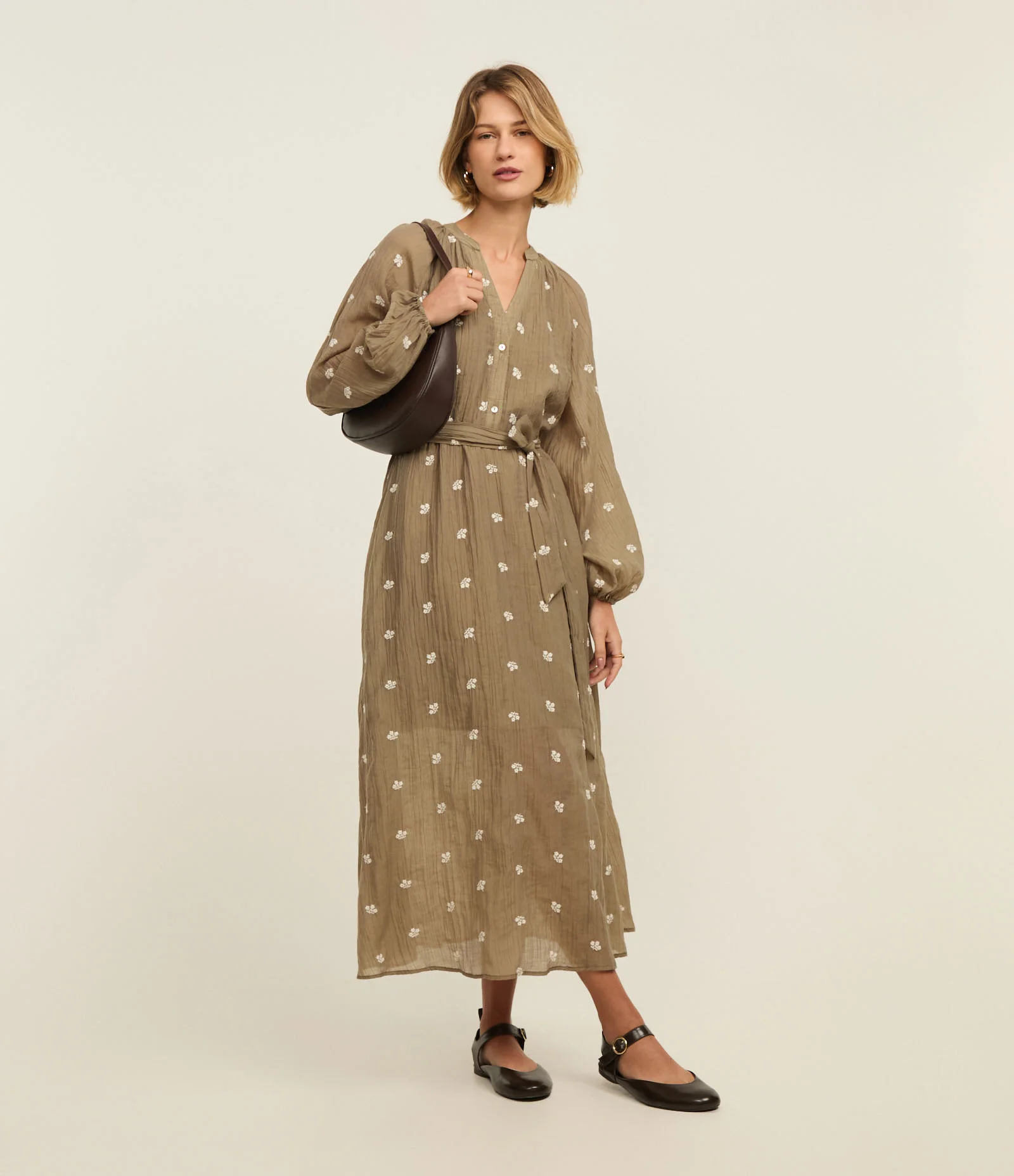 Vestido Evasê Longo em Liocel Texturizado com Bordado Floral Verde 2