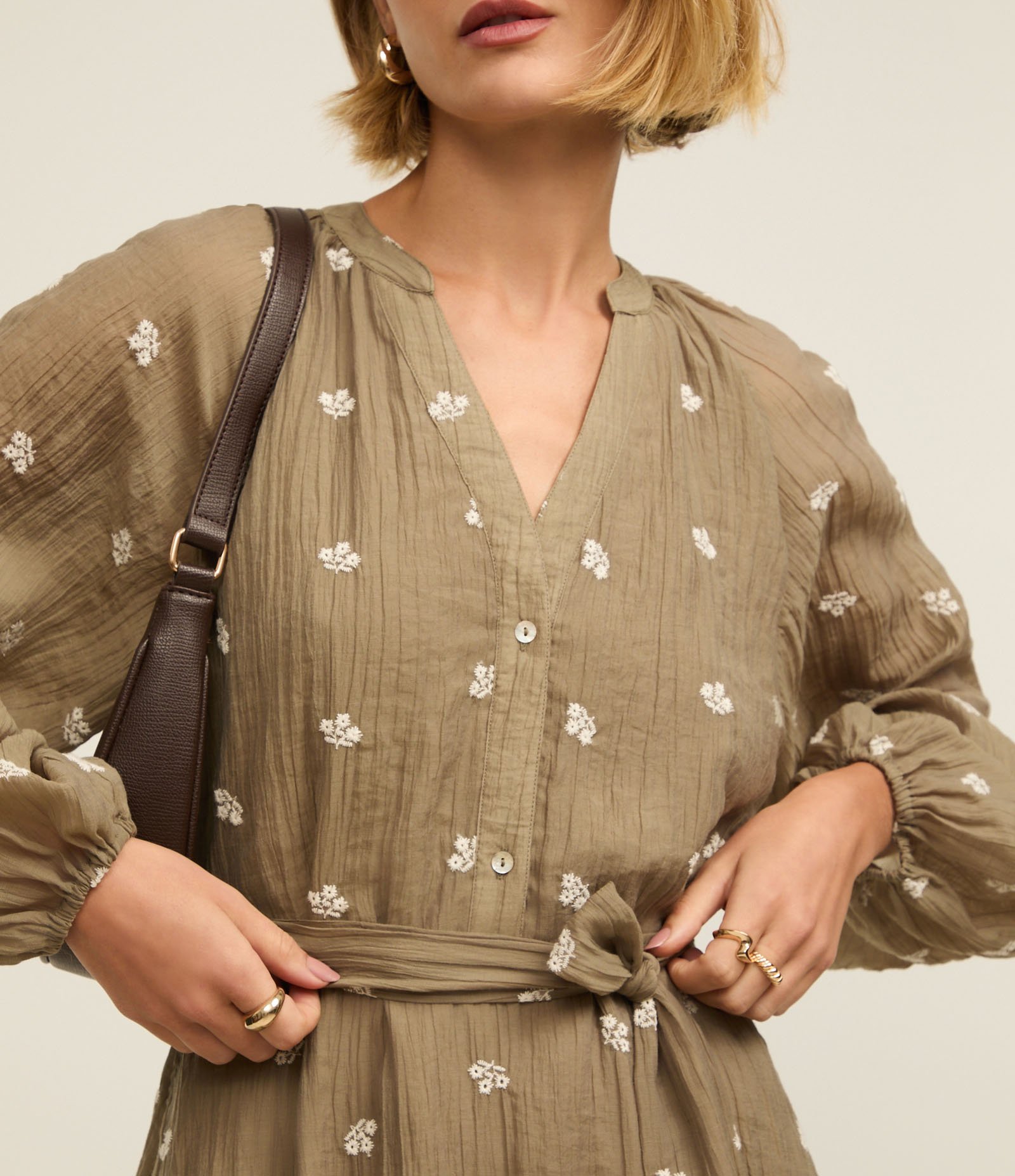 Vestido Evasê Longo em Liocel Texturizado com Bordado Floral Verde 3