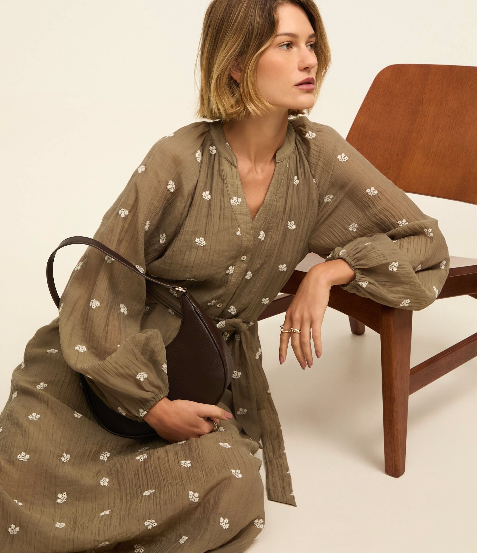 Vestido Evasê Longo em Liocel Texturizado com Bordado Floral Verde 5