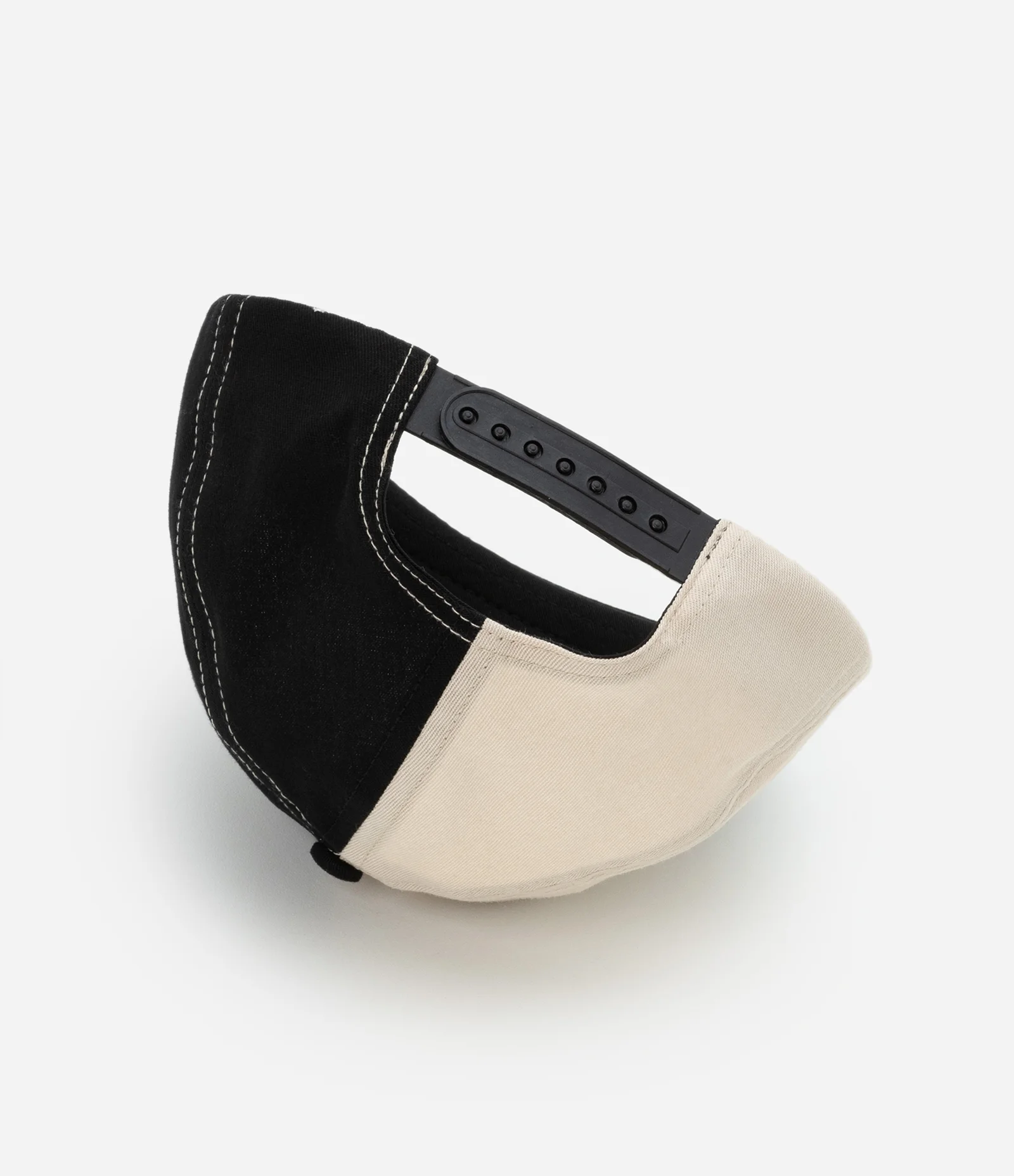 Boné Aba Reta Infantil com Bordado do Minecraft - Tamanho Único Preto/Bege 2