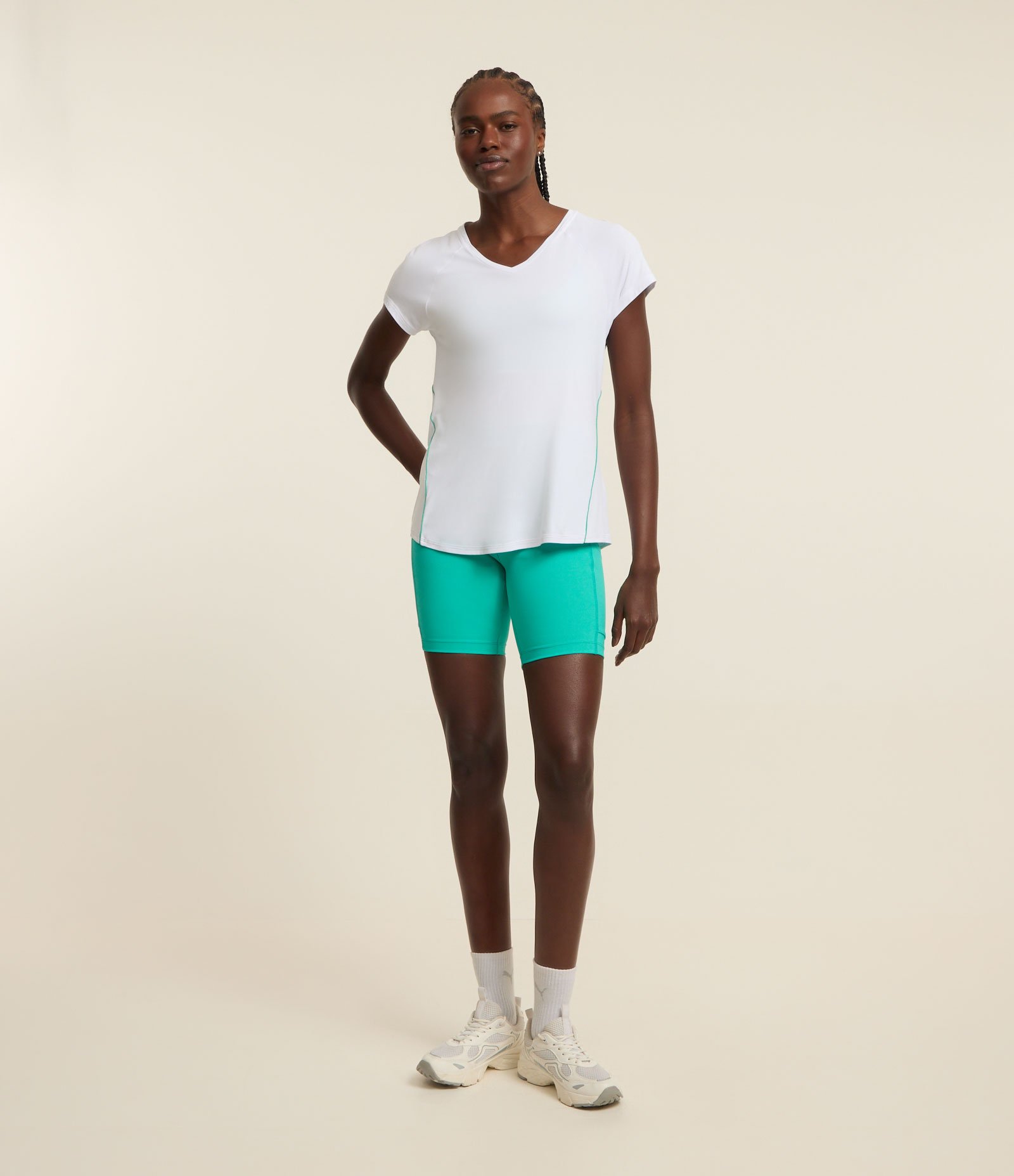 Camiseta Esportiva em Microfibra com Friso Branco 2