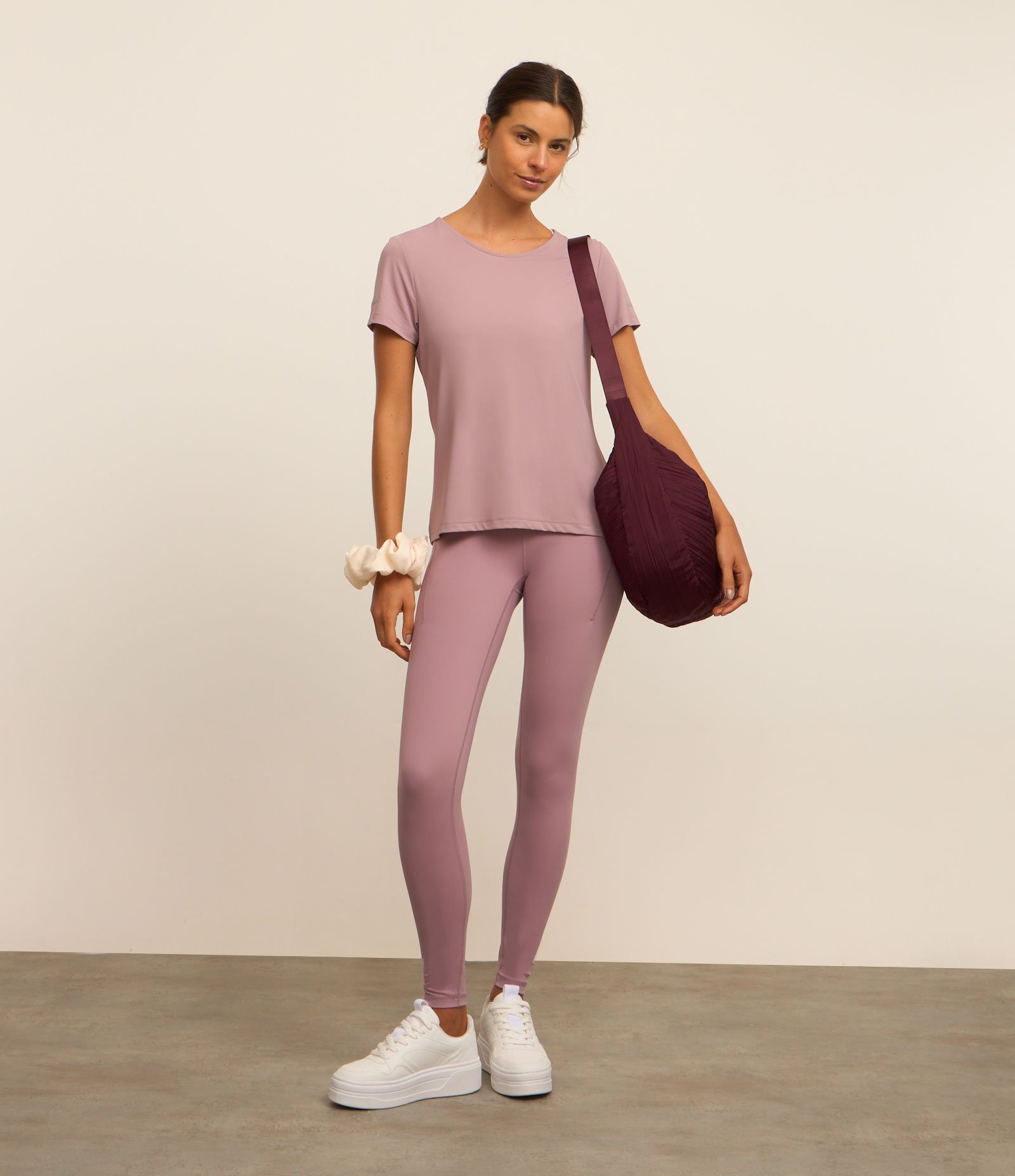 Camiseta Esportiva Regular Texturizada com Detalhe Refletivo Rosa Terroso 2