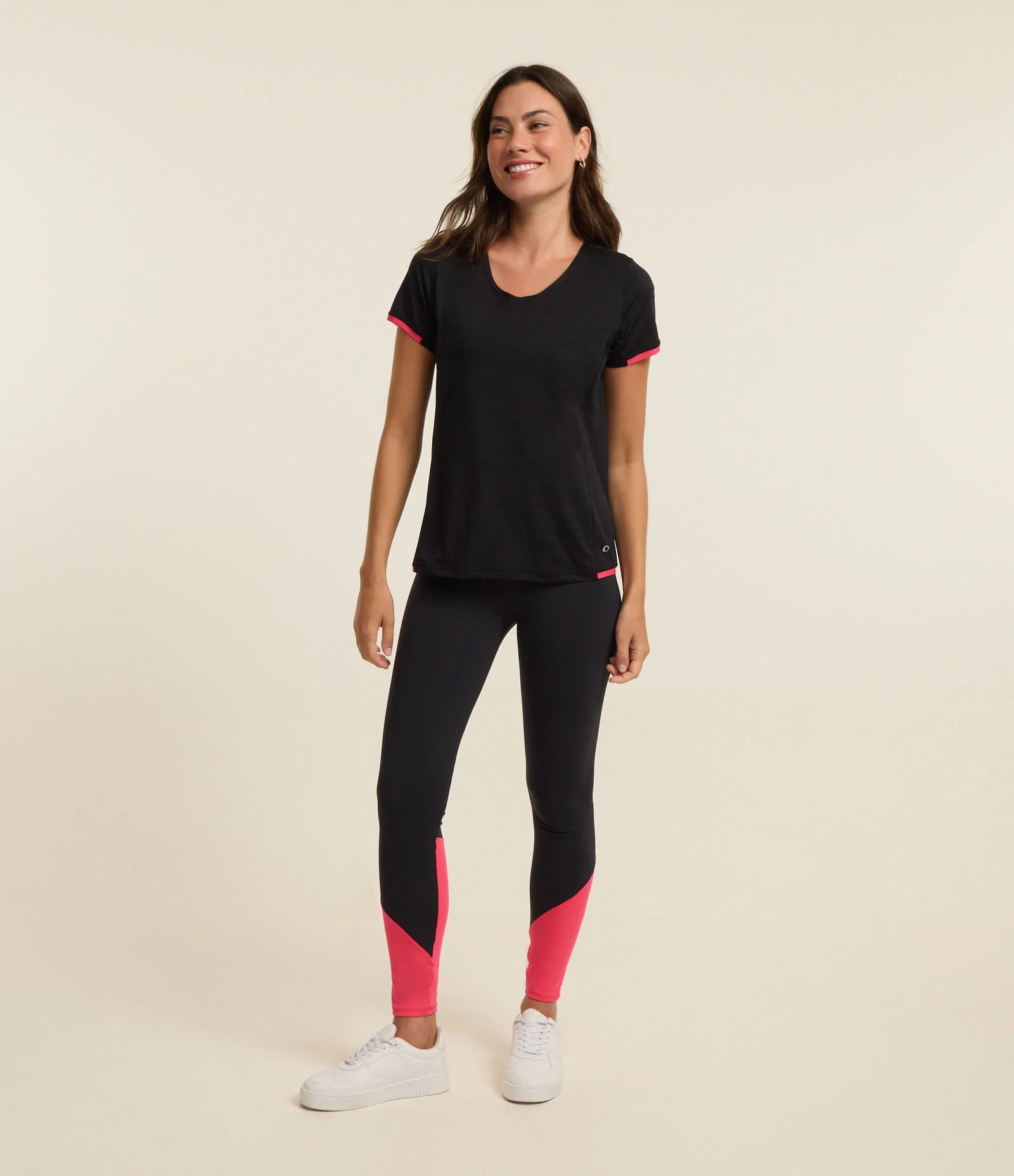 Camiseta Esportiva com Frisos Contrastantes Preto 2