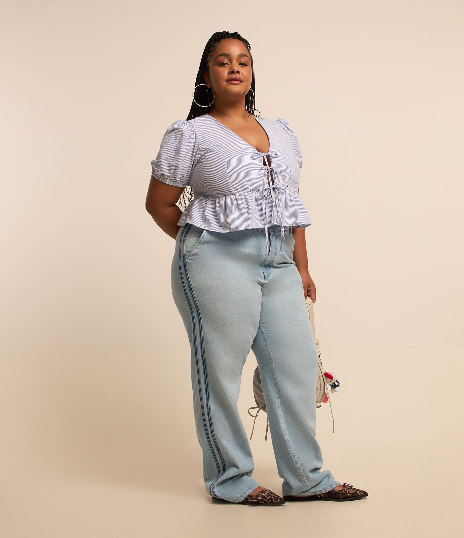Calça Anos 90 Jeans com Listras Laterais Curve & Plus Size Jeans Claro 1
