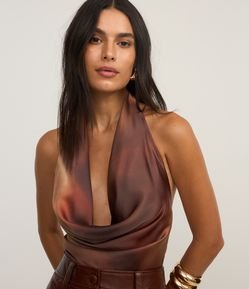 Blusa Curta Acetinada com Estampa Manchadinha e Laço nas Costas