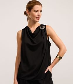 Blusa Texturizada com Gola Degagê e Fivela na Alça