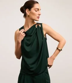 Blusa Texturizada com Gola Degagê e Fivela na Alça