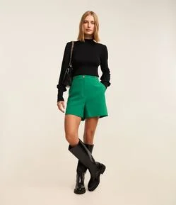 Short Alfaiatado Cintura Alta com Corrente na Cintura