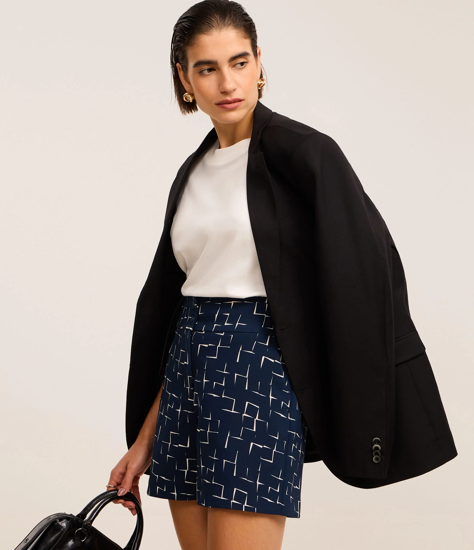 Short Alfaitado Cintura Alta com Estampa Ladrilhos Azul Marinho 1