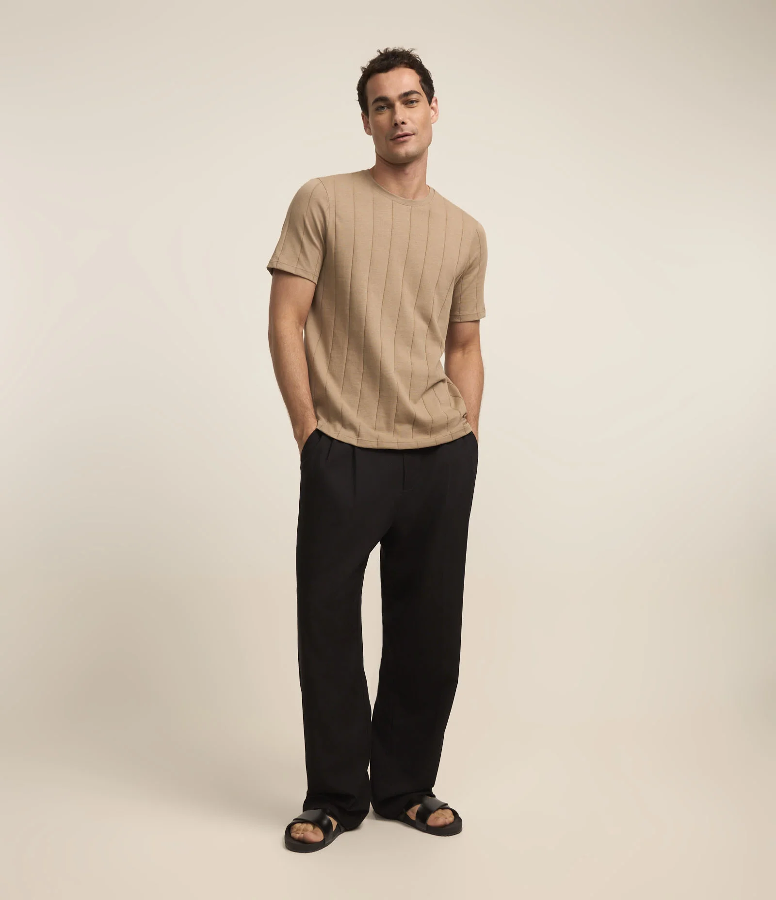 Camiseta Slim Básica com Textura Marrom 2