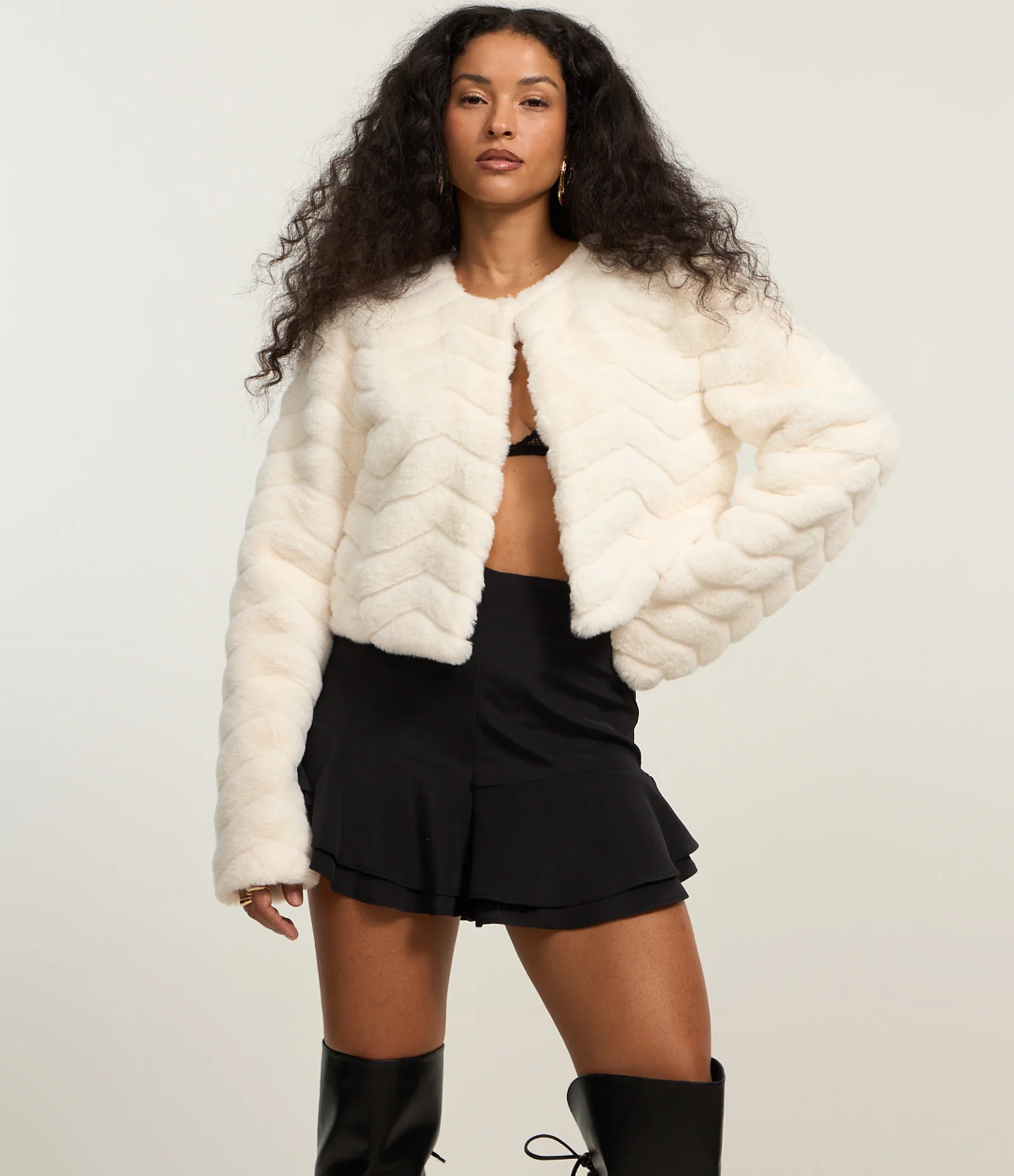 Short Godê em Crepe com Babadinhos Preto 2