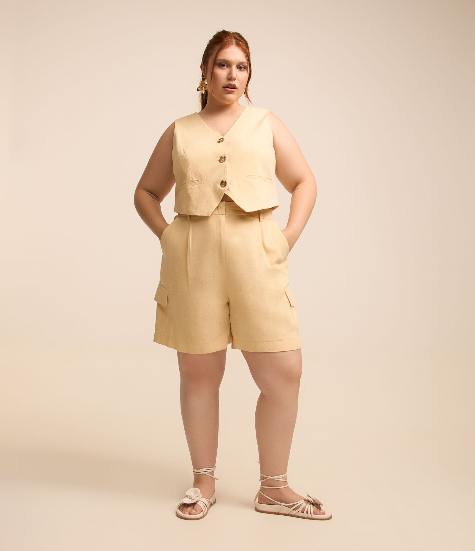 Bermuda em Viscolinho com Bolsos Cargo Curve & Plus Size Amarelo 1