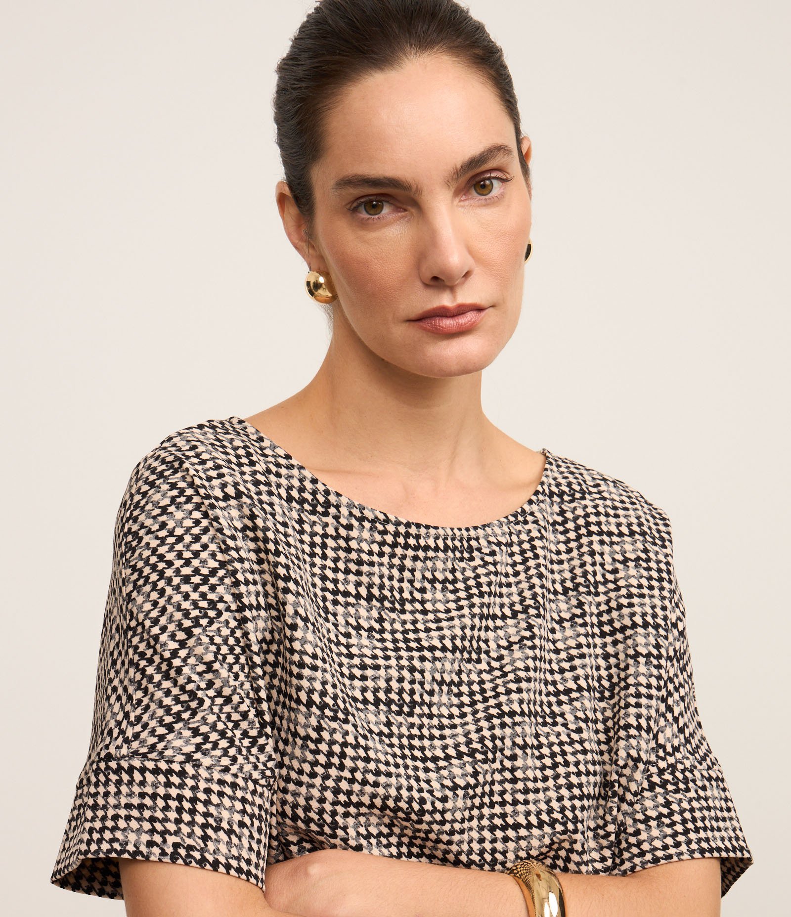 Blusa em Crepe Estampada Xadrez Pied-de-Poule Bege/Preto 4