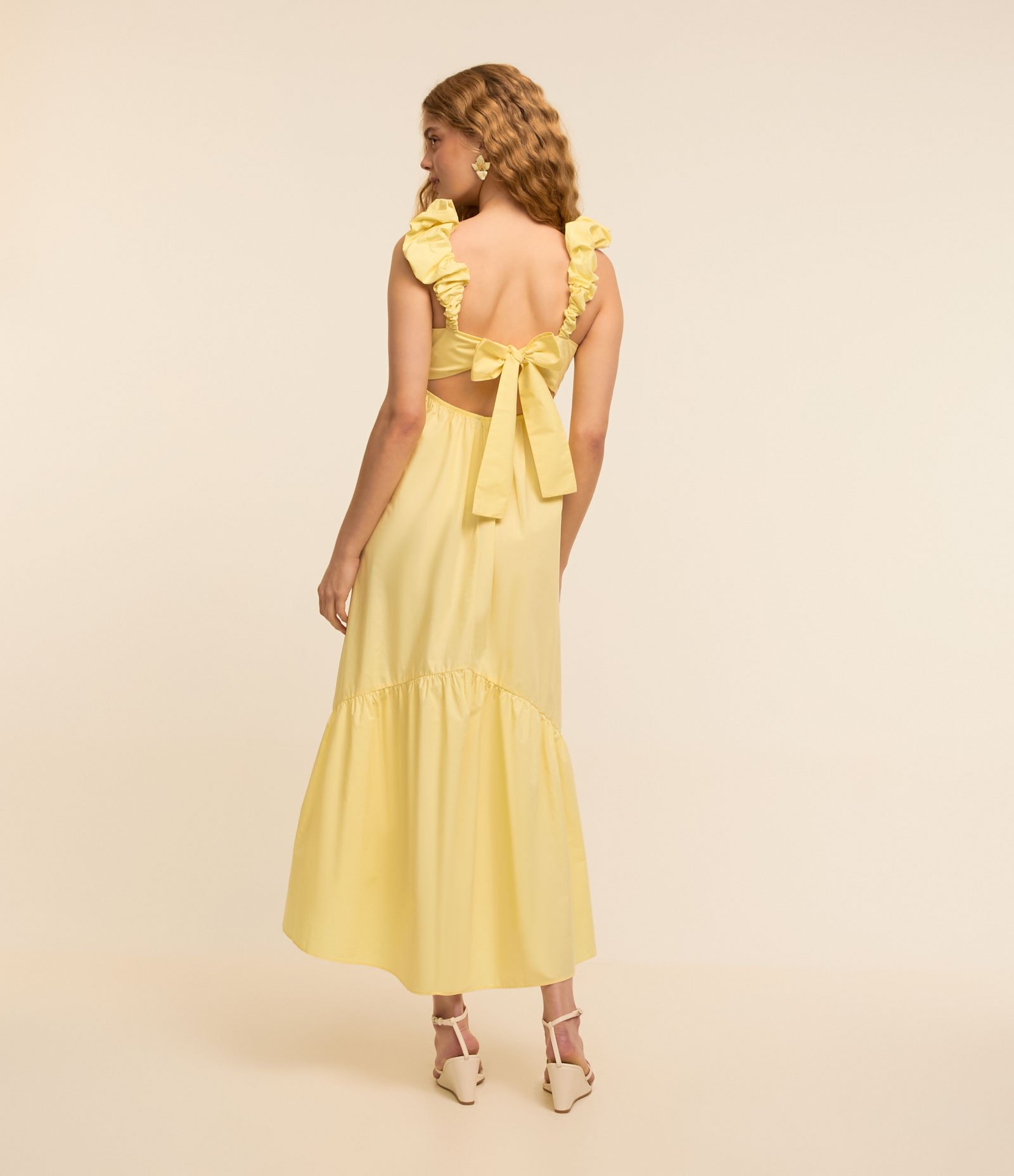 Vestido Evasê Midi em Tricoline com Alça Larga Franzida Amarelo 4