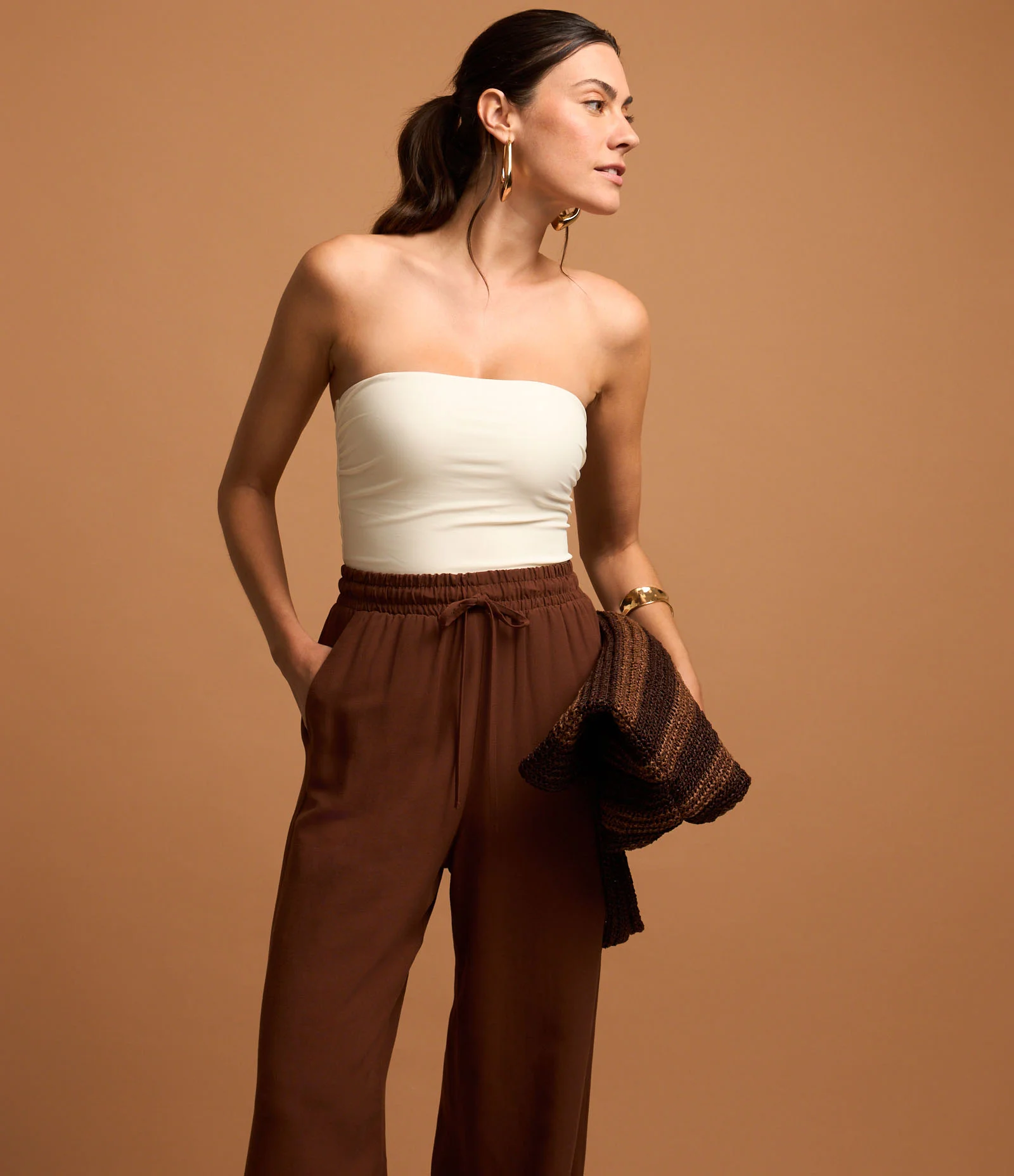 Calça Pantalona em Viscolinho com Cós Elástico Marrom 2