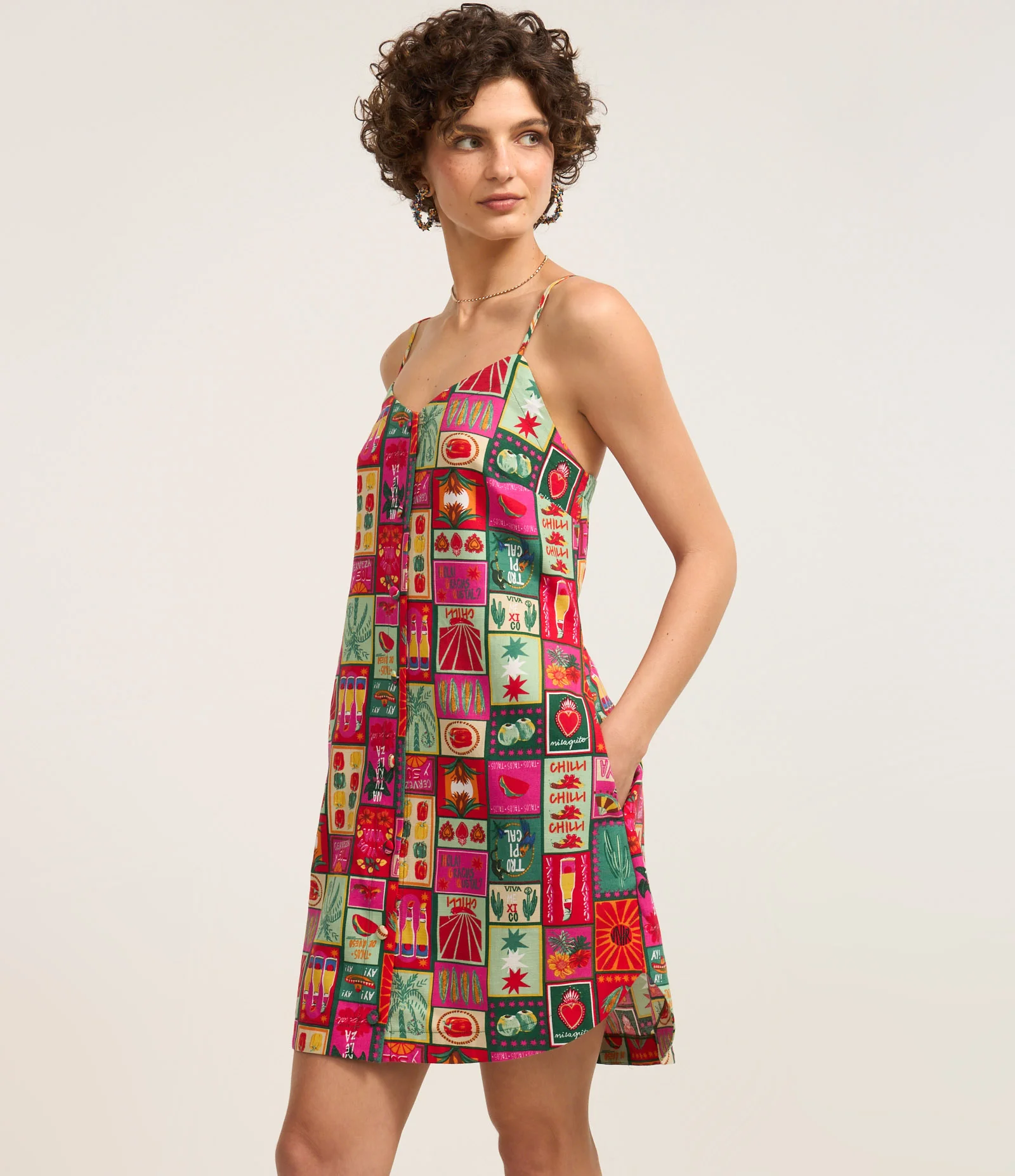 Vestido Curto em Viscolinho com Estampa de Frutinhas Vermelho 1