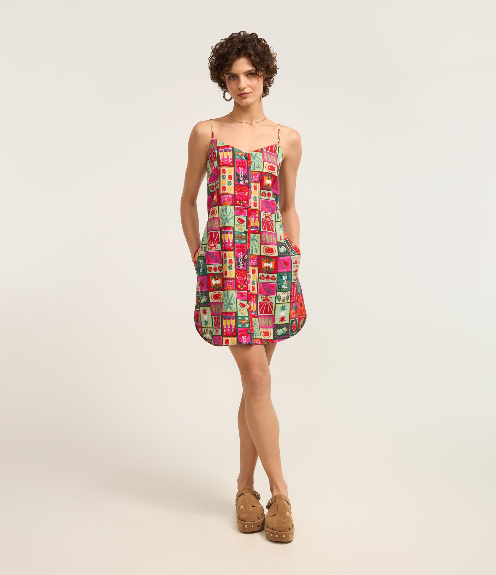 Vestido Curto em Viscolinho com Estampa de Frutinhas Vermelho 2