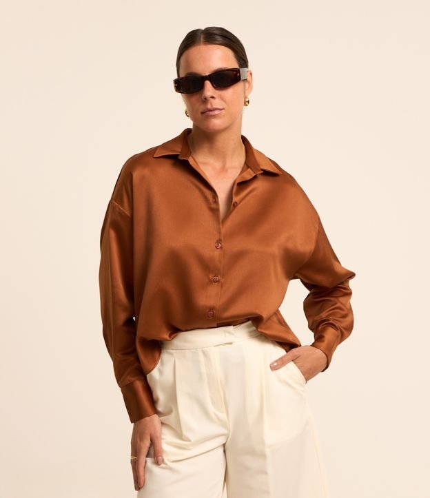 Camisa Acetinada com Botões e Punho Largo