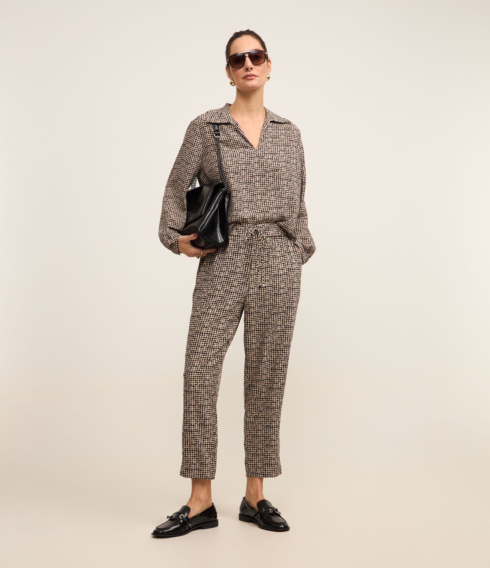 Blusa em Crepe com Estampa Pied-de-Poule e Gola Polo Bege/Preto 2