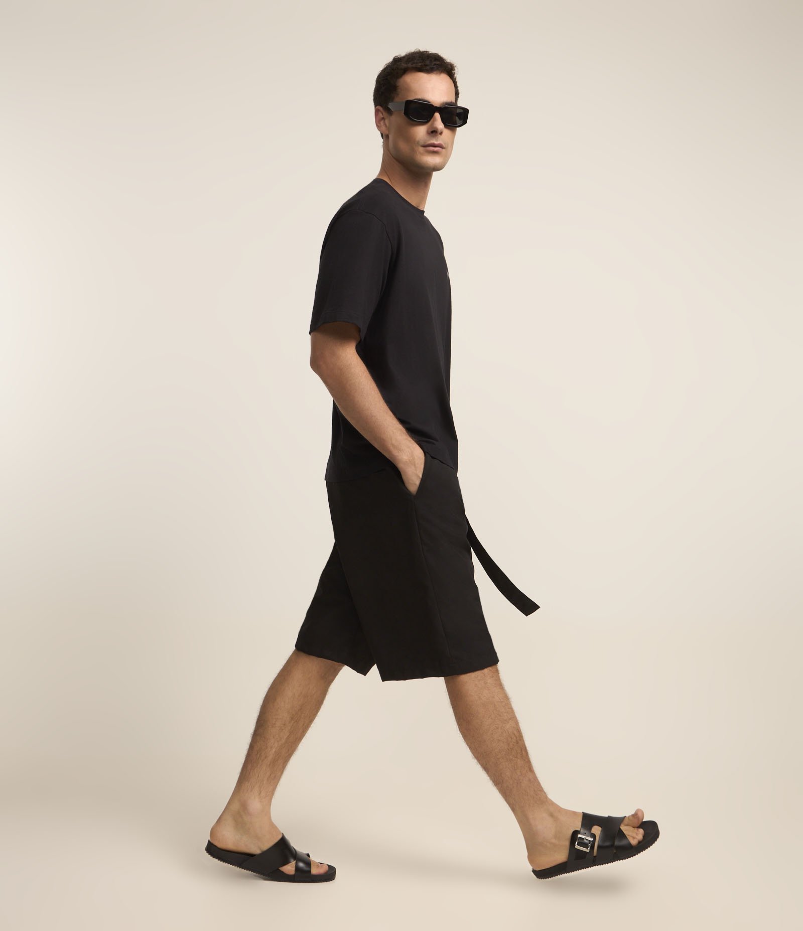 Camiseta Boxy em Algodão com Estampa Surrealismo Preto 5