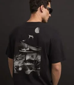 Camiseta Boxy em Algodão com Estampa Surrealismo