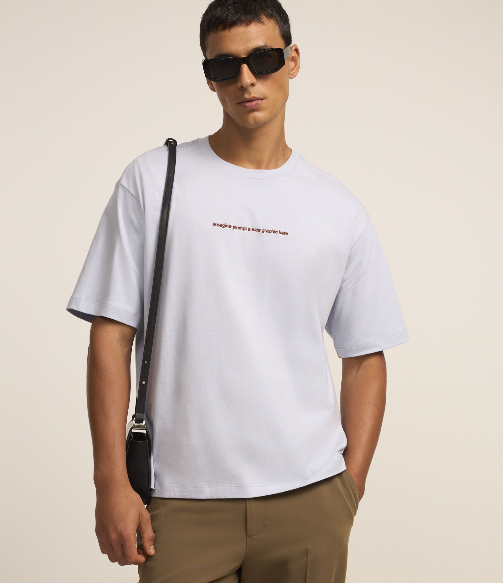 Camiseta Boxy em Algodão com Estampa Lettering Branco Azulado 1