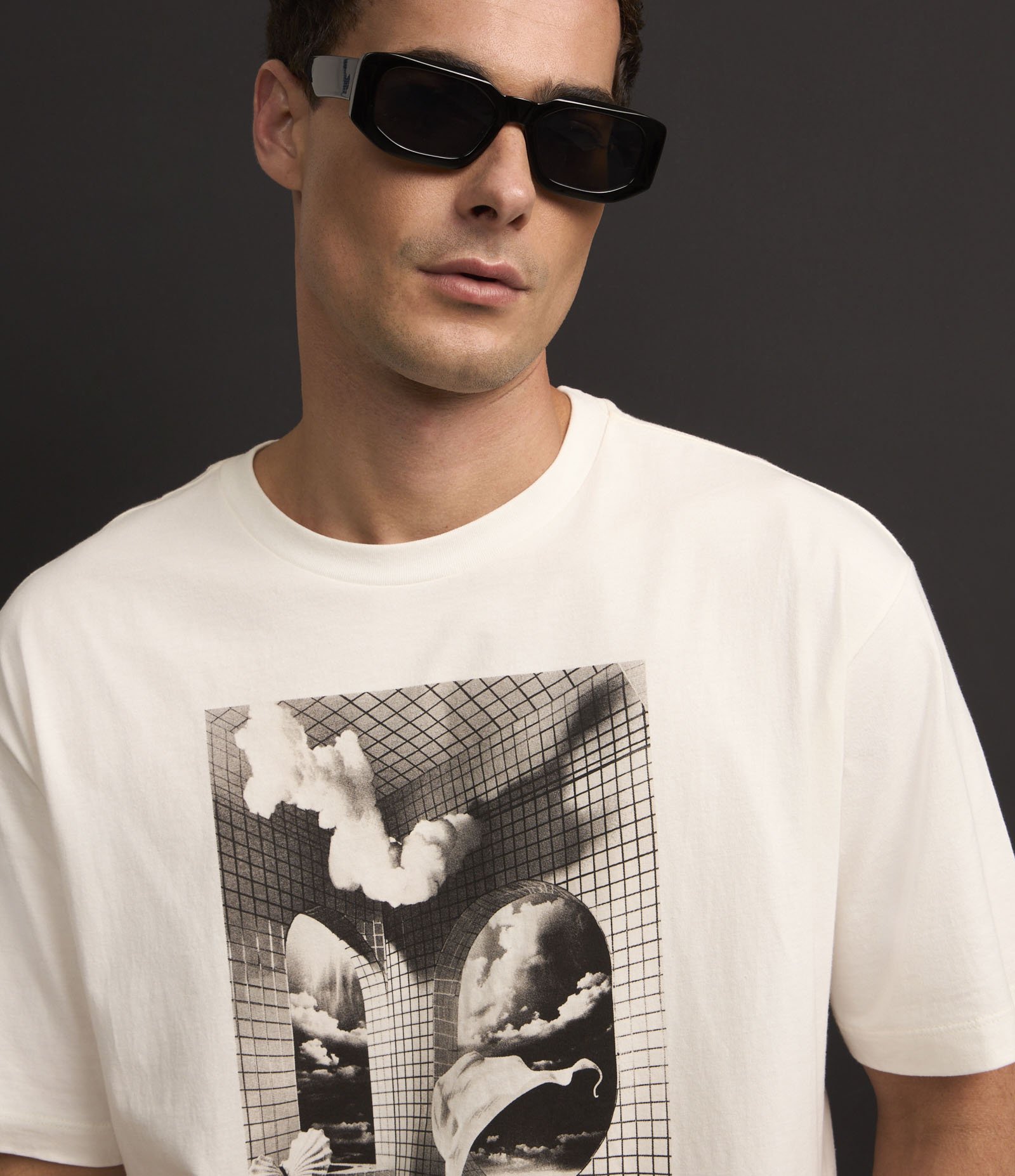 Camiseta Manga Curta  Estampa Surrealismo Off White 6