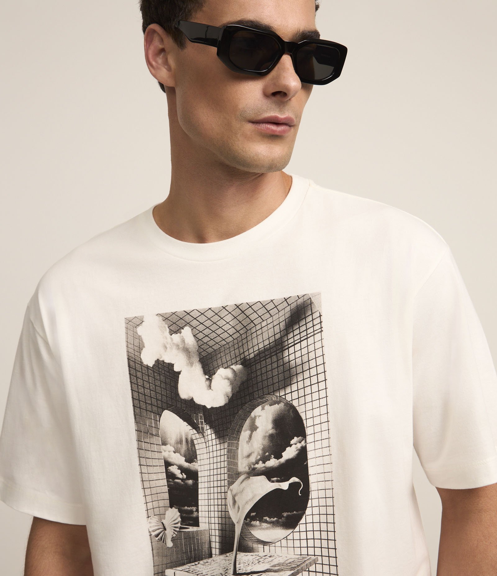 Camiseta Manga Curta  Estampa Surrealismo Off White 1