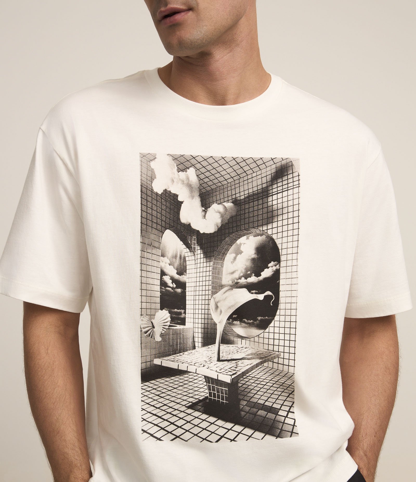 Camiseta Manga Curta  Estampa Surrealismo Off White 5